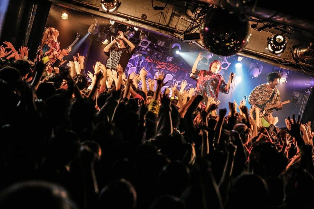 Fear, and Loathing in Las Vegasさんのインスタグラム写真 - (Fear, and Loathing in Las VegasInstagram)「ツアー4本目心斎橋DROP！ むちゃくちゃあつかった！！きたねぇ汁が垂れてた！！最高！！  #FULLPOWERFALILVTOUR #OSAKA #FearandLoathinginLasVegas #ライブ写真 #LIVEPHOTO  Photo by スズキコウヘイ　 @kouhey0622  /So」11月17日 0時38分 - falilv_official