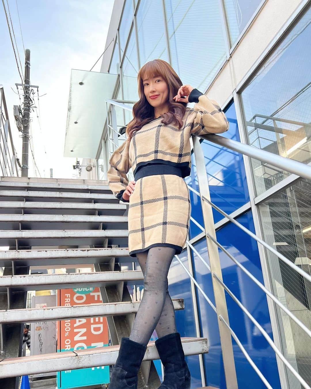 庄司ゆうこさんのインスタグラム写真 - (庄司ゆうこInstagram)「大会仕様にまたエクステ付けてもらいました❣️ @rollen_ike 池原さんがめちゃくちゃ上手で超ナチュラルに仕上げてくれるので安心していつもお願いしてます🌟 そして6枚目の動画は @yuta89.03 雄太さんのスティックハイフ✨☺️ 頬の位置が上がるし終わった後もキュッとするけど、3.4日後が1番効果出るので、日本大会当日にはベストコンディションなはず🥰 もう準備バッチリ👌✨後はしっかり睡眠取ろう☺️ #ヘアエクステ#エクステ#ハイフ#スティックハイフ#美容好きな人と繋がりたい #日本大会#ベストボディジャパン」11月17日 0時38分 - yuko.shoji