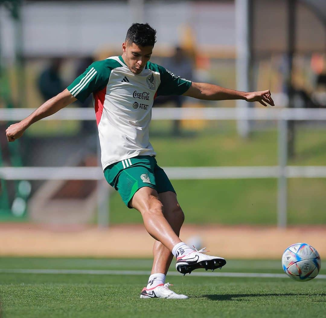 ラウール・ヒメネスのインスタグラム：「🇲🇽⚽️ @miseleccionmx」