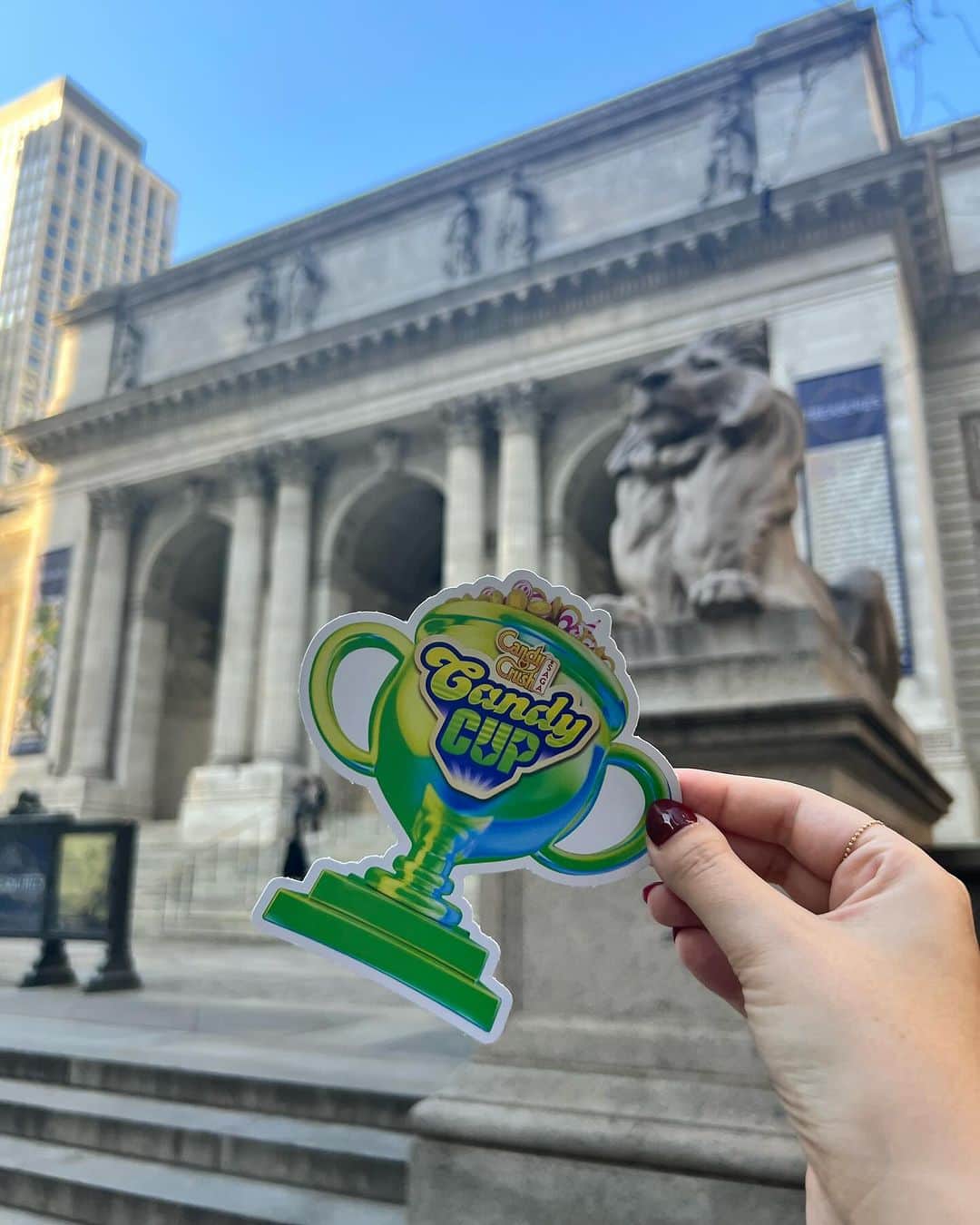 Candy Crushさんのインスタグラム写真 - (Candy CrushInstagram)「Seek out the Candy Cup, don't delay; at iconic locations, it's hidden away! 🕵️‍♀️ We’ve placed 3 Candy Cup stickers near 3 well-known NYC landmarks… now it’s your turn! Use these clues to find just one cup and be the FIRST to post a selfie with it when you do, tagging us at @candycrushsaga. $25 Candy Crush gift cards await those that get there first!   terms and conditions apply. see link in bio.」11月17日 1時00分 - candycrushsaga