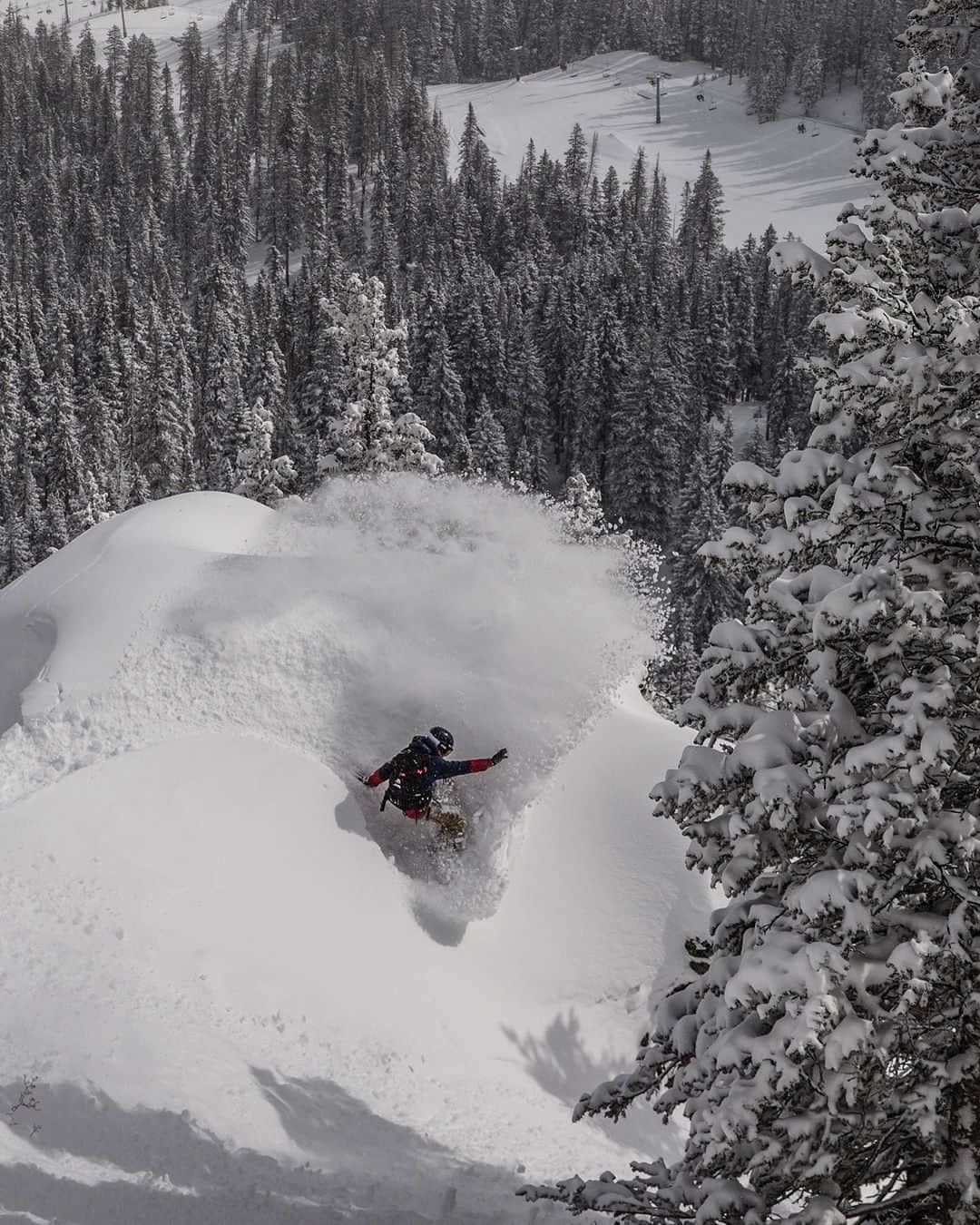 ジミー・チンさんのインスタグラム写真 - (ジミー・チンInstagram)「Athlete or artist?  @jeremyjones carving brushstrokes into a blank canvas.  @protectourwinters」11月17日 1時22分 - jimmychin