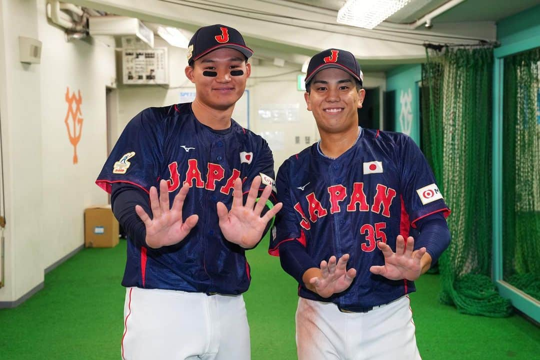 侍ジャパンのインスタグラム：「16日、「カーネクスト アジアプロ野球チャンピオンシップ2023」が開幕し、侍ジャパンはチャイニーズ・タイペイと対戦。息の詰まる展開の中、森下翔太選手の先制弾や投手陣の完封リレーなど4対0で勝利。次戦は17日19時より韓国と対戦します。  https://www.japan-baseball.jp/jp/news/press/20231116_3.html  #侍ジャパン #アジチャン #門脇誠 #森下翔太 #赤星優志 #及川雅貴 #根本悠楓 #桐敷拓馬 #坂倉将吾 #田口麗斗」