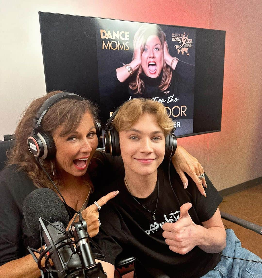 アビー・リー・ミラーさんのインスタグラム写真 - (アビー・リー・ミラーInstagram)「My King of Queens!!! 👏🏼❤️ Listen to this week’s episode of #LeaveItOnTheDanceFloor to hear @bradyfarrar talk all things #DanceMoms and his incredible journey through life traveling around the world doing what he was BORN to do!!! 🎙️🫶 #aldc #aldcproud #abbylee #aldcalways #aldcalumni #abbyleemiller #abbyleedancecompany #leaveitonthedancefloorpodcast」11月17日 1時52分 - therealabbylee