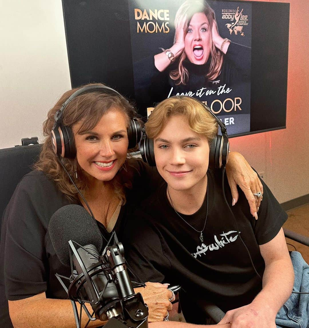 アビー・リー・ミラーのインスタグラム：「My King of Queens!!! 👏🏼❤️ Listen to this week’s episode of #LeaveItOnTheDanceFloor to hear @bradyfarrar talk all things #DanceMoms and his incredible journey through life traveling around the world doing what he was BORN to do!!! 🎙️🫶 #aldc #aldcproud #abbylee #aldcalways #aldcalumni #abbyleemiller #abbyleedancecompany #leaveitonthedancefloorpodcast」