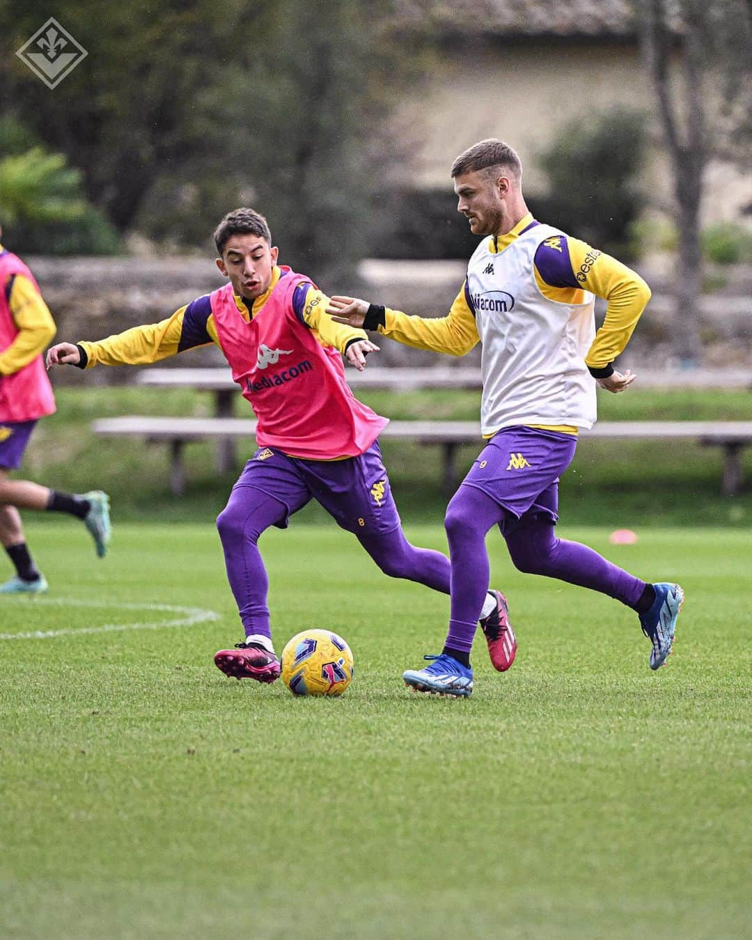 ACFフィオレンティーナさんのインスタグラム写真 - (ACFフィオレンティーナInstagram)「Training day💜⚜️  #forzaviola #fiorentina #violapark」11月17日 1時50分 - acffiorentina