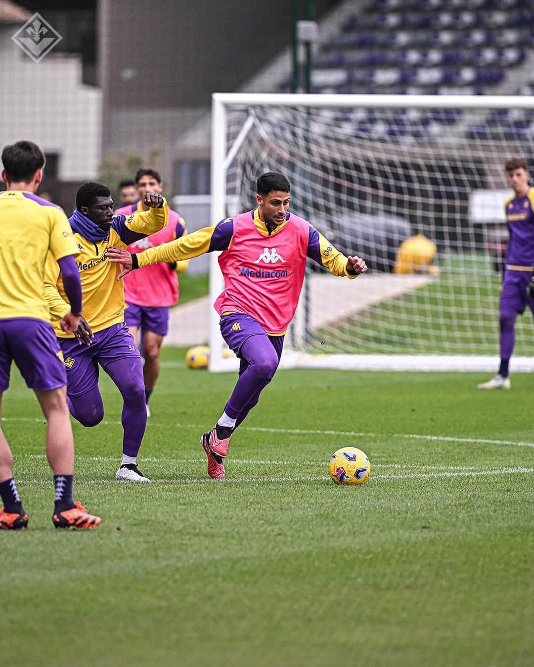 ACFフィオレンティーナさんのインスタグラム写真 - (ACFフィオレンティーナInstagram)「Training day💜⚜️  #forzaviola #fiorentina #violapark」11月17日 1時50分 - acffiorentina