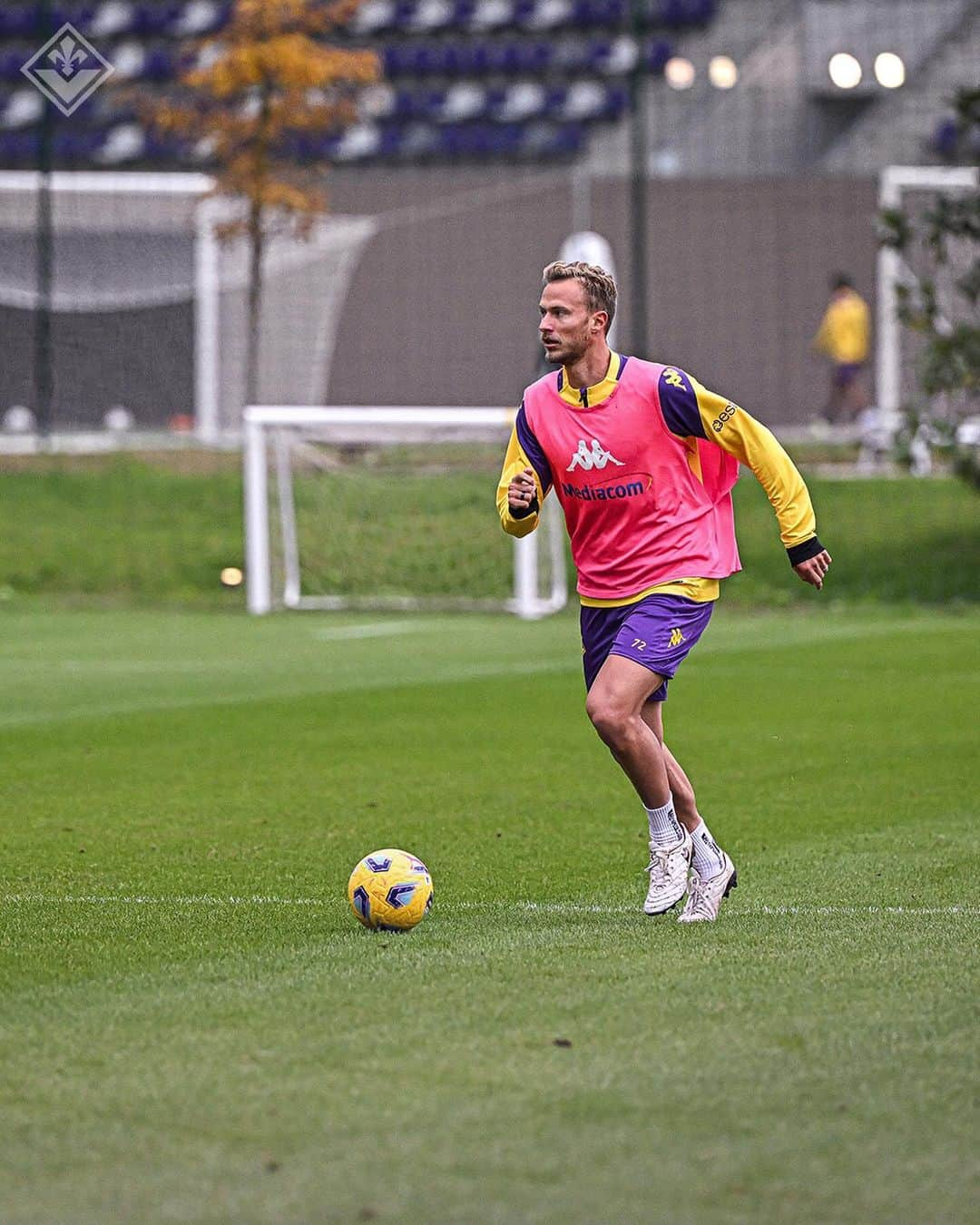 ACFフィオレンティーナさんのインスタグラム写真 - (ACFフィオレンティーナInstagram)「Training day💜⚜️  #forzaviola #fiorentina #violapark」11月17日 1時50分 - acffiorentina