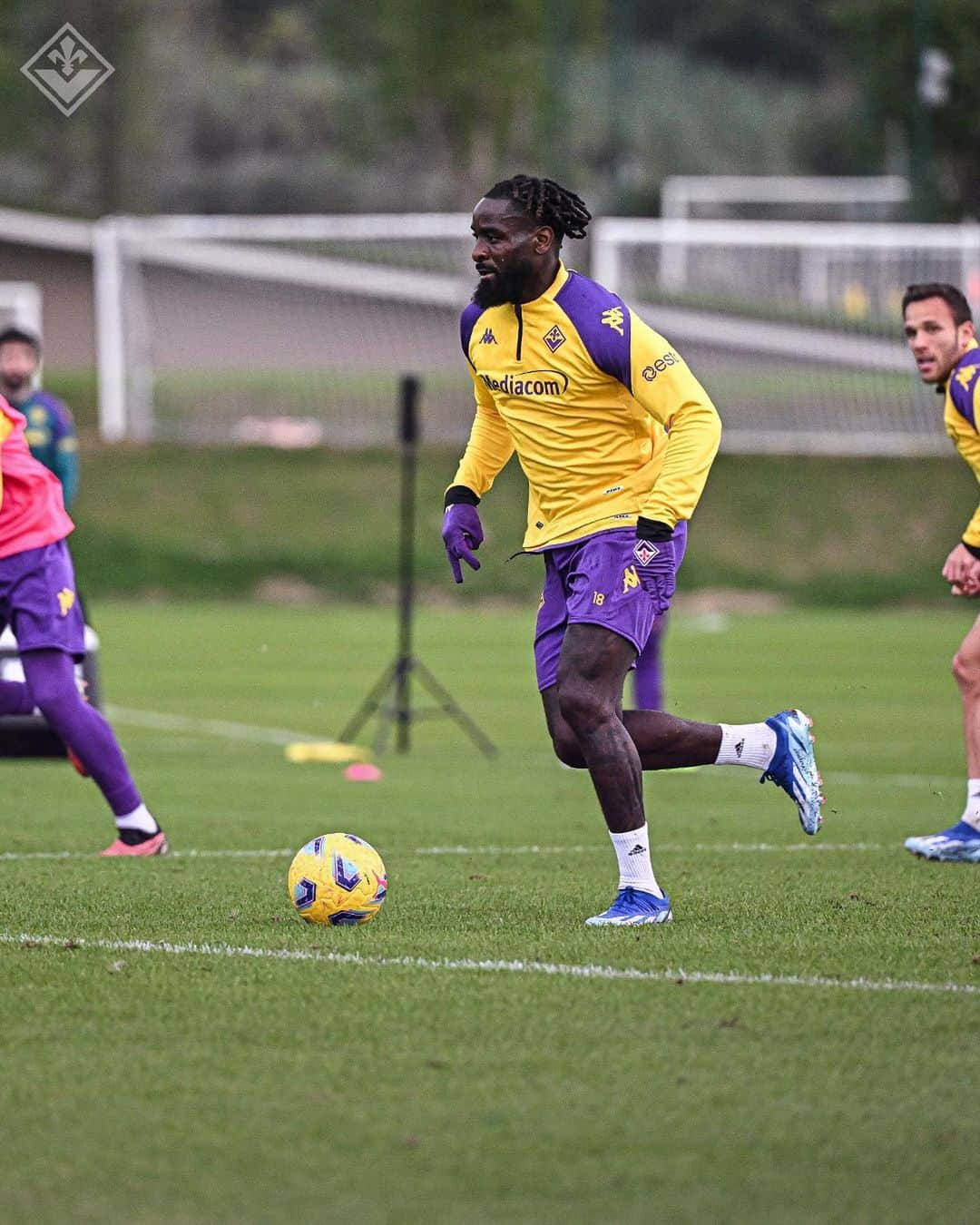 ACFフィオレンティーナさんのインスタグラム写真 - (ACFフィオレンティーナInstagram)「Training day💜⚜️  #forzaviola #fiorentina #violapark」11月17日 1時50分 - acffiorentina