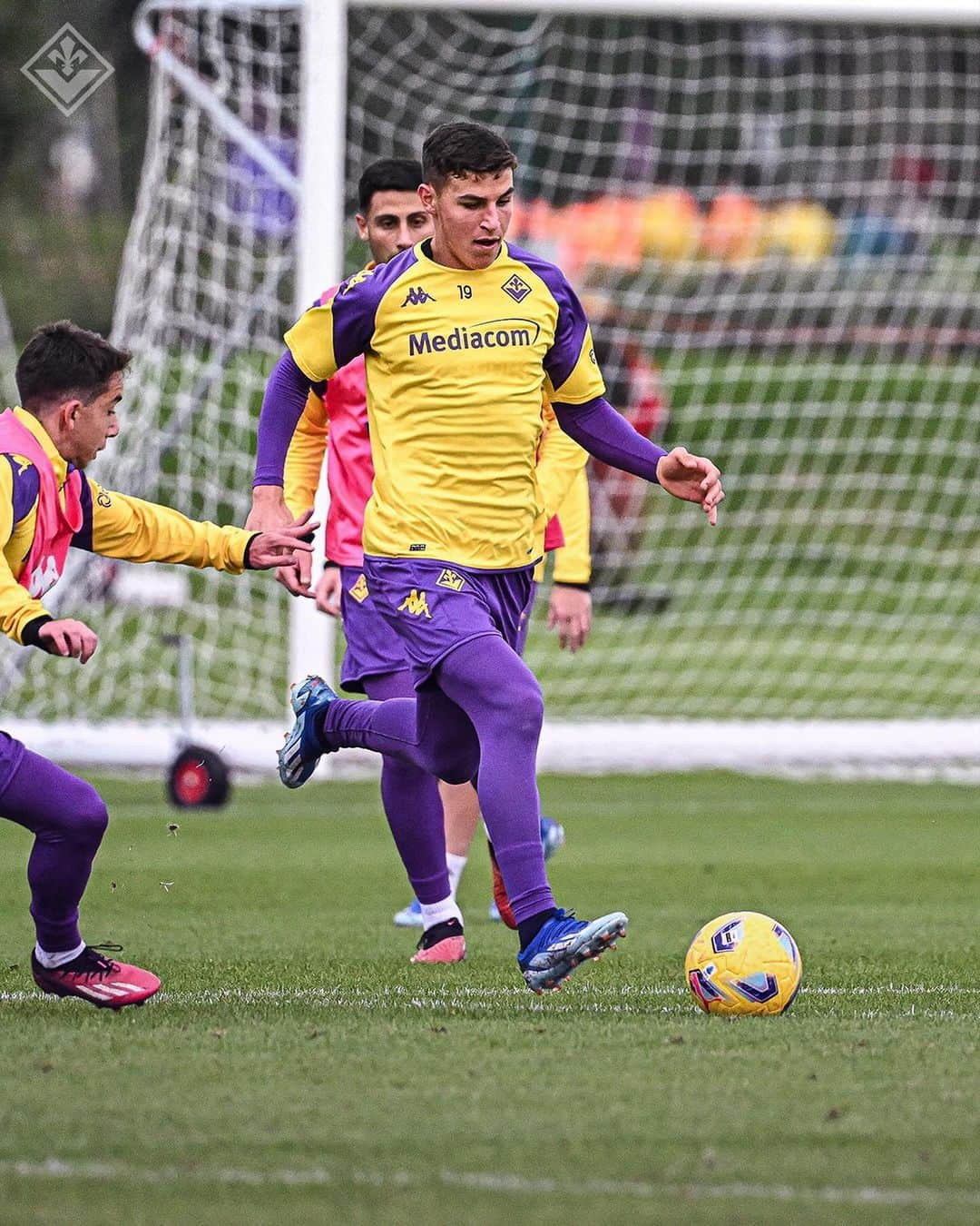 ACFフィオレンティーナさんのインスタグラム写真 - (ACFフィオレンティーナInstagram)「Training day💜⚜️  #forzaviola #fiorentina #violapark」11月17日 1時50分 - acffiorentina