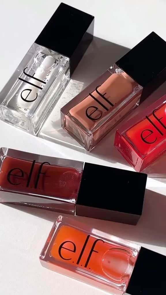 e.l.f.のインスタグラム：「Glow up your pout game with ✨NEW✨ Glow Reviver Lip Oil! 💋 @itsglambeautyxo swatches all 7 of these juicy shades! 🙌  This sheer & non-sticky formula leaves lips with the perfect ultra-glossy finish! 🤩 Plus, your lips will love these nourishing & revitalizing ingredients: 💦 Apricot oil 💦 Pomegranate oil 💦 Avocado oil 💦 Jojoba oil  Shades featured: 💎 Crystal Clear 🌹 Rose Envy 💕 Pink Quartz 🪸 Coral Fixation 🍎 Red Delicious  🍯 Honey Talks 🍇 Jam Session  Tap to shop for only $8 each – available NOW on elfcosmetics.com (shipping globally!) 🚀  🇺🇸: Available now online & in-stores @ultabeauty 🇬🇧: Available now online @superdrug & @bootsuk  #GlowReviverLipOil #elfcosmetics #eyeslipsface #elfingamazing #vegan #crueltyfree」