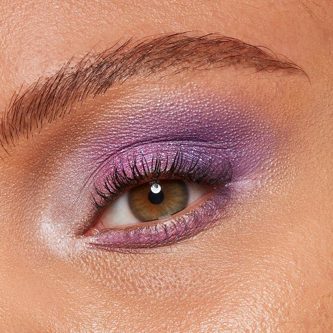 COVERGIRLのインスタグラム：「With a palette called ‘That’s Rad,’ we had to create a look that was just that 💜  👀TruNaked Eyeshadow Palette in That’s Rad  🛒@riteaid  #Covergirl #EasyBreezyBeautiful」