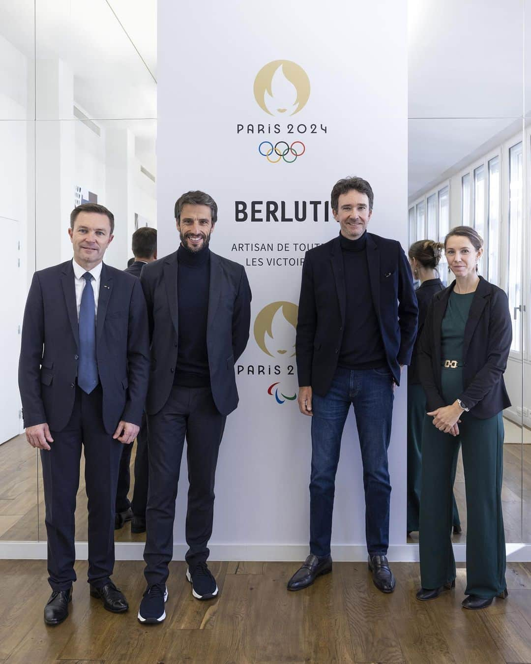 ベルルッティのインスタグラム：「#BERLUTI HABILLERA L’ÉQUIPE DE FRANCE POUR LES CÉRÉMONIES D’OUVERTURE DES JEUX OLYMPIQUES ET PARALYMPIQUES DE PARIS 2024   Dans le cadre du partenariat entre @lvmh et @paris2024 révélé le 24 juillet, @berluti, Maison française confirme son engagement pour l’événement et annonce qu’elle habillera, des pieds à la tête, l’@equipefra lors des cérémonies d’ouverture des Jeux Olympiques et Paralympiques de Paris 2024.    Les artisans et équipes Berluti travaillent avec celles de @marieamelielefur, Présidente du Comité Paralympique et Sportif Français, de @davidlappartient, Président du Comité National Olympique et Sportif Français, ainsi que celles de @tony_estanguet, Président de Paris 2024.    Sous l’impulsion et l’expertise créative de Berluti, la Maison s’attache à proposer une silhouette contemporaine symbole de l’élégance française, dans le respect de ses codes d’exigence et de confection tout en étant à l’écoute des besoins de toutes celles et tous ceux qui porteront cette tenue pour ces deux journées mémorables.    Rendez-vous prochainement pour plus de détails.   BERLUTI TO DESIGN TEAM FRANCE’S UNIFORM FOR THE OPENING CEREMONIES OF OLYMPIC AND PARALYMPIC GAMES PARIS 2024   Berluti, the French house is delighted to confirm its role in Paris 2024 as part of LVMH’s partnership with the landmark event, the Maison is to dress the French team from head to toe for the Opening Ceremonies of the Olympic and Paralympic Games Paris 2024.   Berluti’s artisans and creative studios will work closely with teams led by Marie-Amélie Le Fur, President of the French Paralympic and Sports Committee, David Lappartient, President of the French Olympic and Sports Committee, and Tony Estanguet, President of Paris 2024.    This collaborative process, powered by Berluti’s creativity and craftsmanship, will ensure a team kit that reflects the modern spirit of French elegance. France’s athletes will wear these uniforms, designed for their ease and comfort and tailored to the Maison’s usual meticulous standards, over two memorable days.    Stay tuned to discover more details.    #BerlutiParis2024 #LVMH #Paris2024 #ArtisanDeToutesLesVictoires   Photography #1 by @davidatlanphoto」