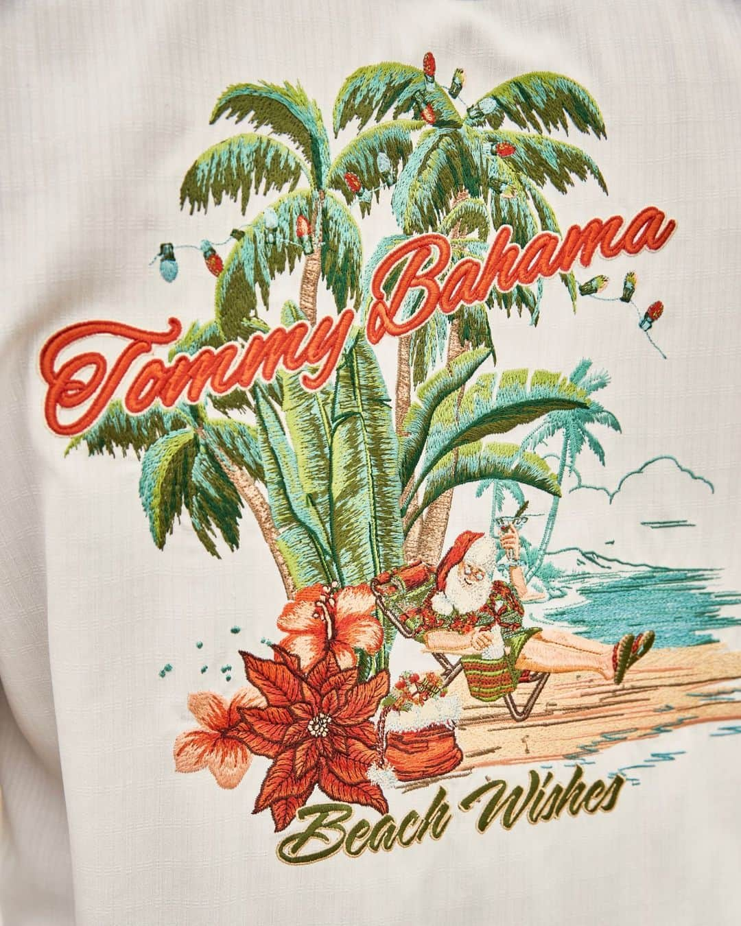 トミー バハマさんのインスタグラム写真 - (トミー バハマInstagram)「Holiday-Exclusive Shirt Drop #3 of 5! Give everyone your *beach* regards in polished silk with conversation-starting embroidery.」11月17日 2時00分 - tbahama