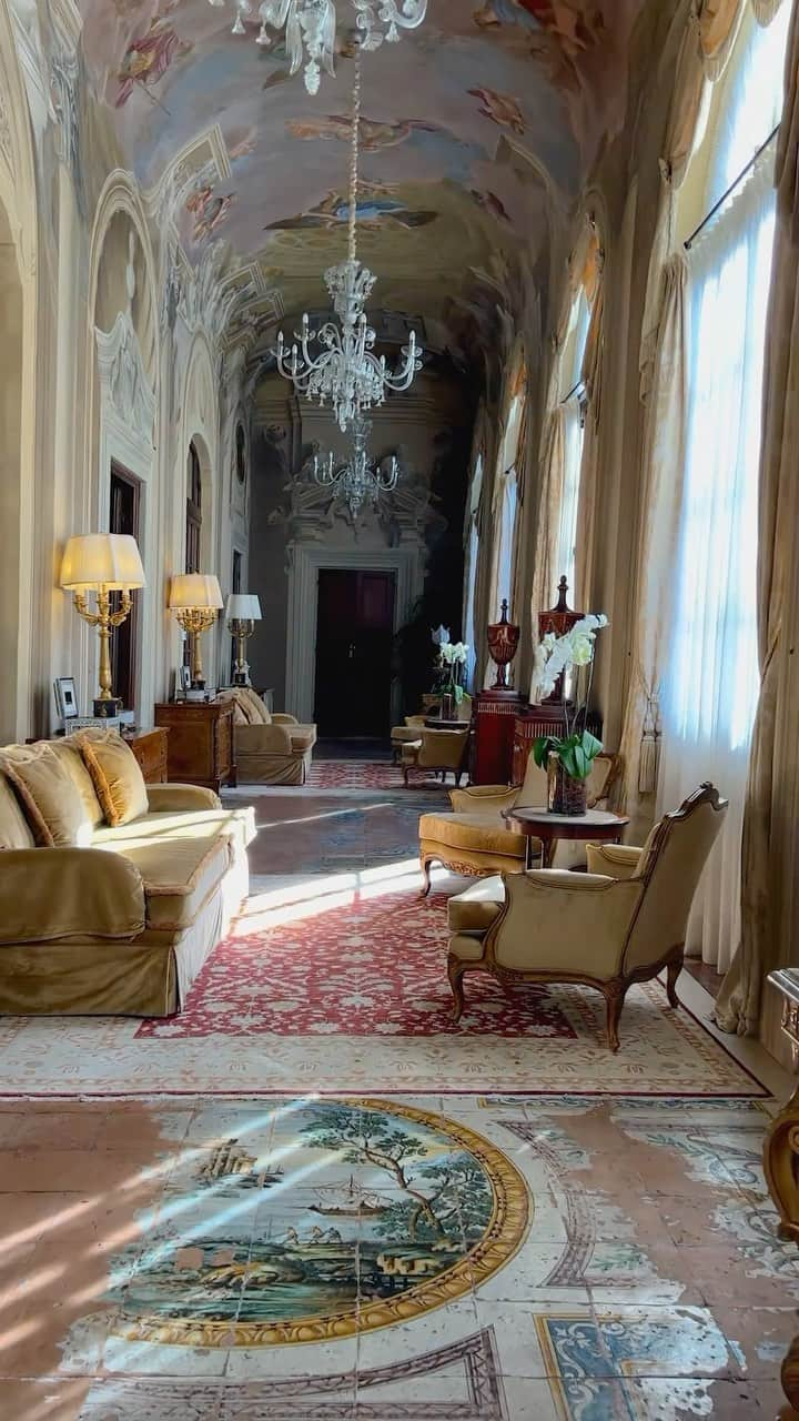 BEAUTIFUL HOTELSのインスタグラム：「Step into opulence with @whereisalby inside the Four Seasons Hotel Firenze, Florence! 🏰  Behold the Royal Suite’s architectural splendor within the grounds of the city’s largest private garden. ✨ A Michelin-starred restaurant, a serene spa, and proximity to Florence’s cultural heartbeat make this hotel a haven. 🇮🇹  📽 @whereisalby 📍 @fsflorence, Florence, Italy 🎶 Mitski - My Love Mine All Mine」