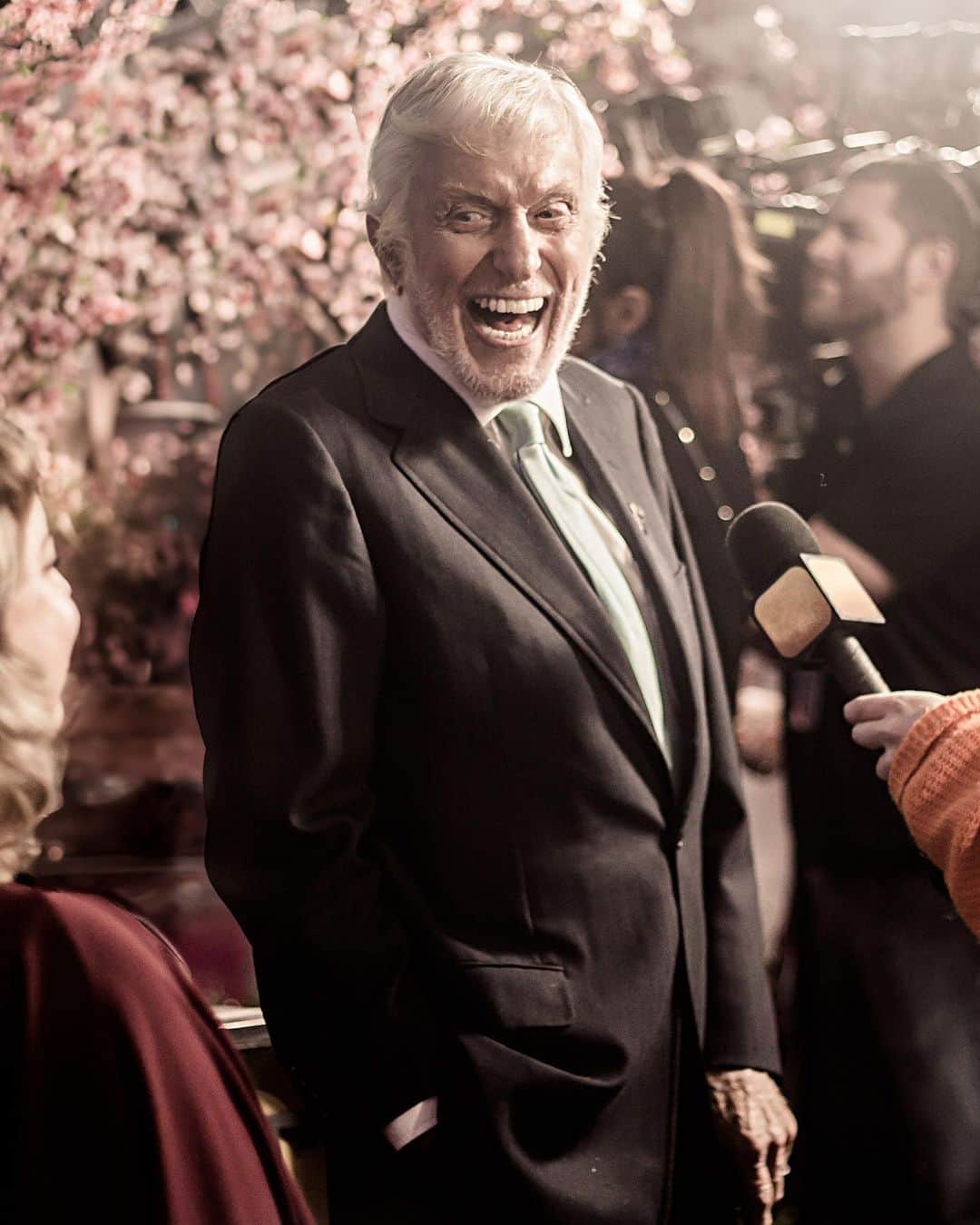 CBSのインスタグラム：「It’s time to celebrate a legend! Join us in honoring the iconic career of beloved actor and performer @official_dick_van_dyke in DICK VAN DYKE 98 YEARS OF MAGIC Thursday, December 21 at 9/8c on CBS! #DickVanDyke (Photo Credit: @alauradesign)」