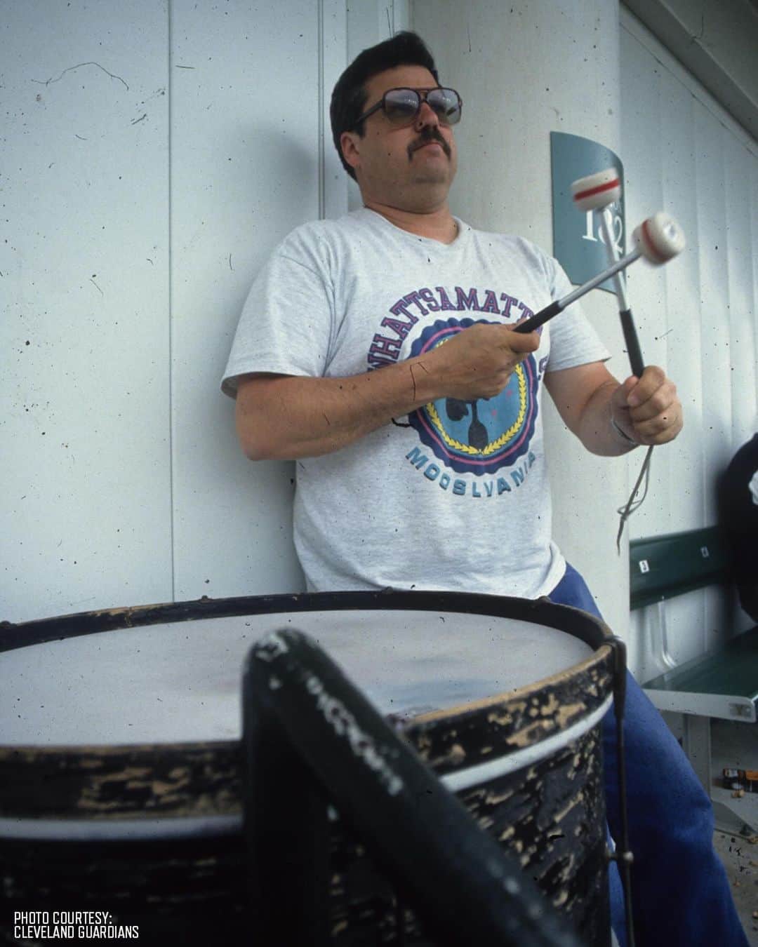 クリーブランド・インディアンスさんのインスタグラム写真 - (クリーブランド・インディアンスInstagram)「John Adams was the heartbeat of Cleveland baseball for five decades, drumming at more than 3,700 @cleguardians games.  We're proud to display Adams' bass drum and honor his memory in Cooperstown.」11月17日 2時05分 - cleguardians