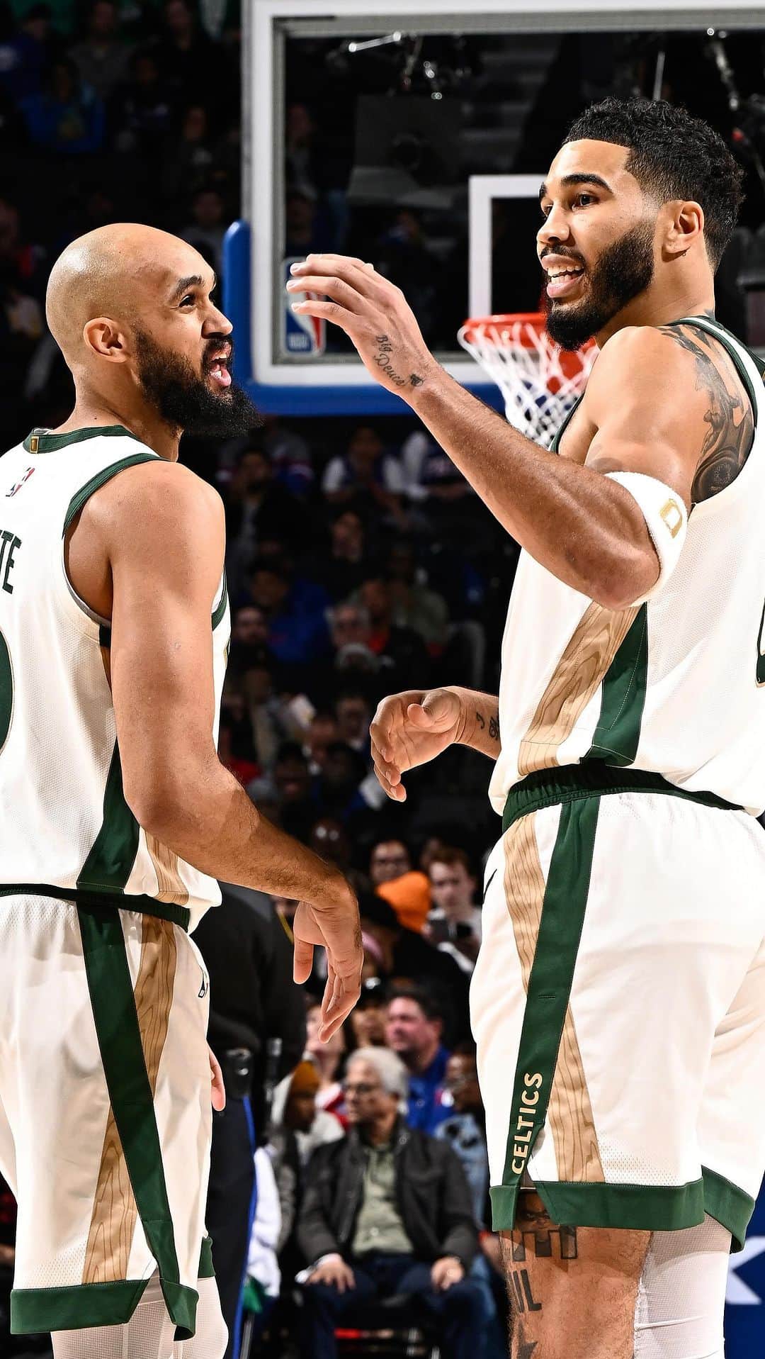 ボストン・セルティックスのインスタグラム：「24 PTS combined in Q4 from JT and D-White 🔥」