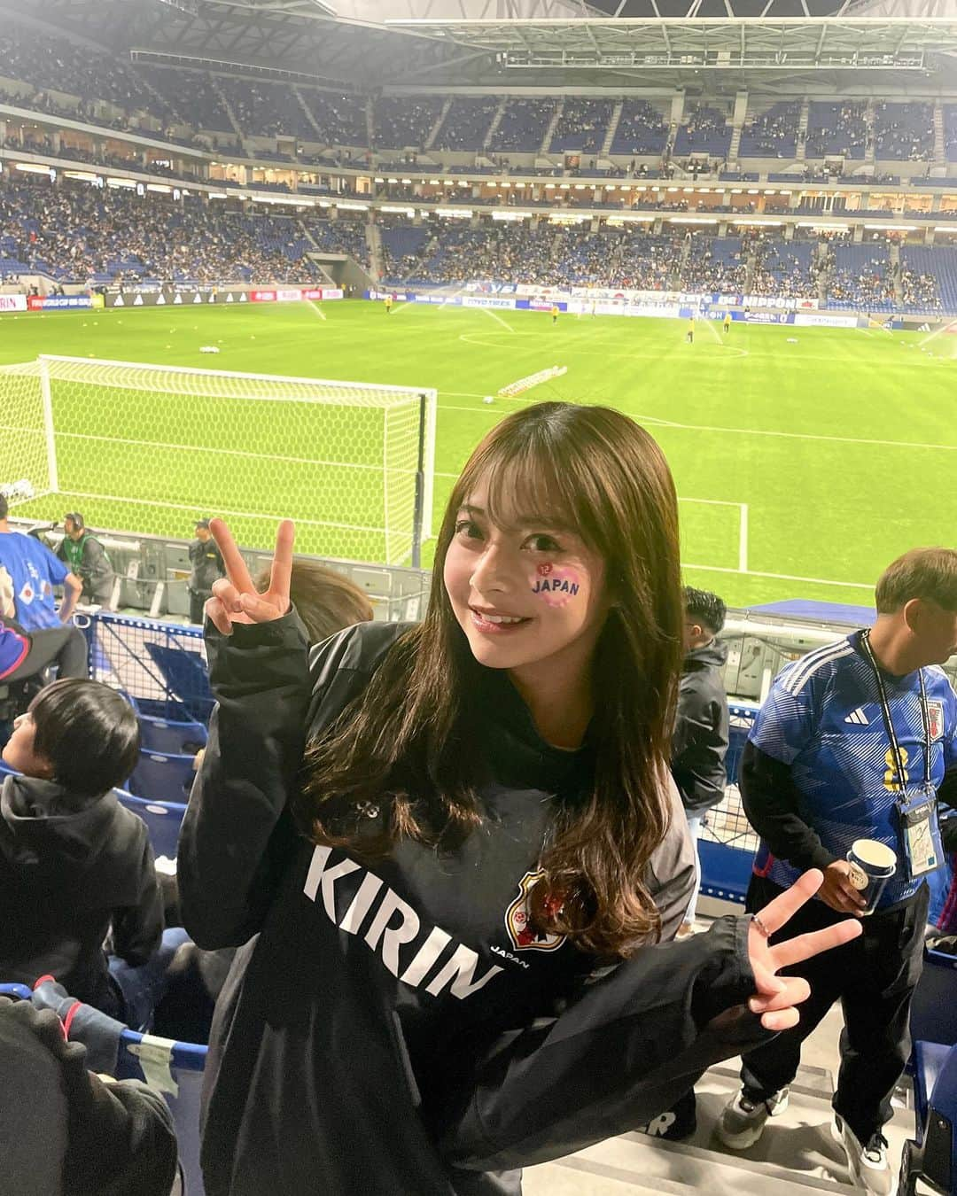 千葉祐夕のインスタグラム：「日本🇯🇵 vs ミャンマー🇲🇲  実は初  #パナソニックスタジアム吹田 ‪でした！  綺世選手のハットトリック、鎌田選手のミドル、地元でのゴールを決めた堂安選手、、！✨  とても楽しかったです ‪‪☺︎‬   #サッカー日本代表 #日本代表 #SAMURAIBLUE #森保ジャパン」