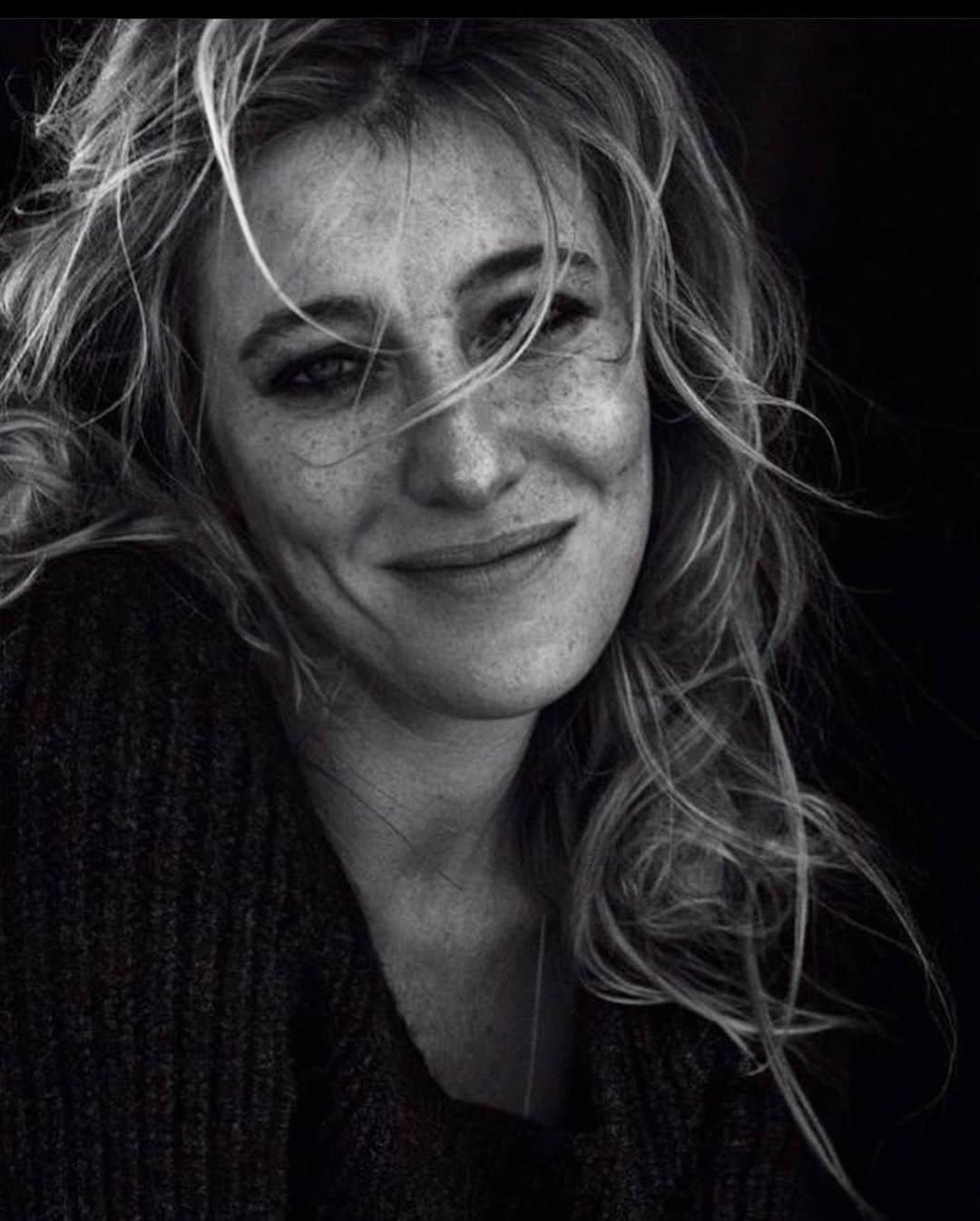 カーラ・ブルーニさんのインスタグラム写真 - (カーラ・ブルーニInstagram)「Tanti auguri alla mia cara sorella #valeriabrunitedeschi ✨✨✨ Time is on your side…♥️✨♥️ 📷 by @therealpeterlindbergh   Joyeux anniversaire à ma soeur #valeriabrunitedeschi ✨✨♥️  Happy birthday sis …✨✨♥️」11月17日 2時13分 - carlabruniofficial