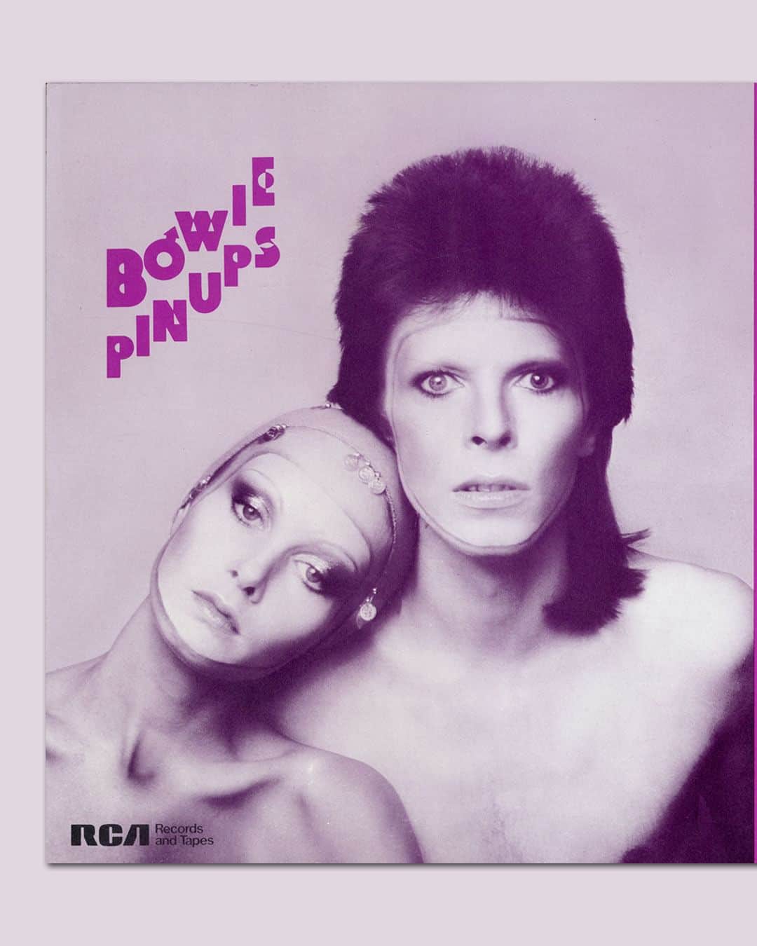 デヴィッド・ボウイさんのインスタグラム写真 - (デヴィッド・ボウイInstagram)「THE 1980 FLOOR SHOW BROADCAST 50 YEARS AGO TODAY   “Beware the savage jaw...”  Today marks the 50th anniversary of the broadcast of David Bowie’s The 1980 Floor Show, which was used as both a promotional tool for Pin Ups and to further break into the American market.  It would be Bowie’s last public performance with the two remaining Spiders From Mars, as drummer Woody Woodmansey was no longer a part of the band line up, having been replaced by Aynsley Dunbar.   The 1980 Floor Show was a lavish stage production that took place over three days at Bowie’s old haunt, The Marquee Club in London’s Soho.  Filmed in front of fan club members for the American NBC TV late night show, The Midnight Special, you can read another fine in-depth piece by Jason Draper over on Dig! via the link below.  ‘THE 1980 FLOOR SHOW’: THE FULL STORY BEHIND DAVID BOWIE’S 1973 TV SPECIAL - https://www.thisisdig.com/feature/david-bowie-the-1980-floor-show-full-story/ (Linktree in bio)  Check out most of the performances while you’re there.  Live images by Mick Rock and Terry O'Neill  #BowiePinUps50 #1980FloorShow」11月17日 2時21分 - davidbowie