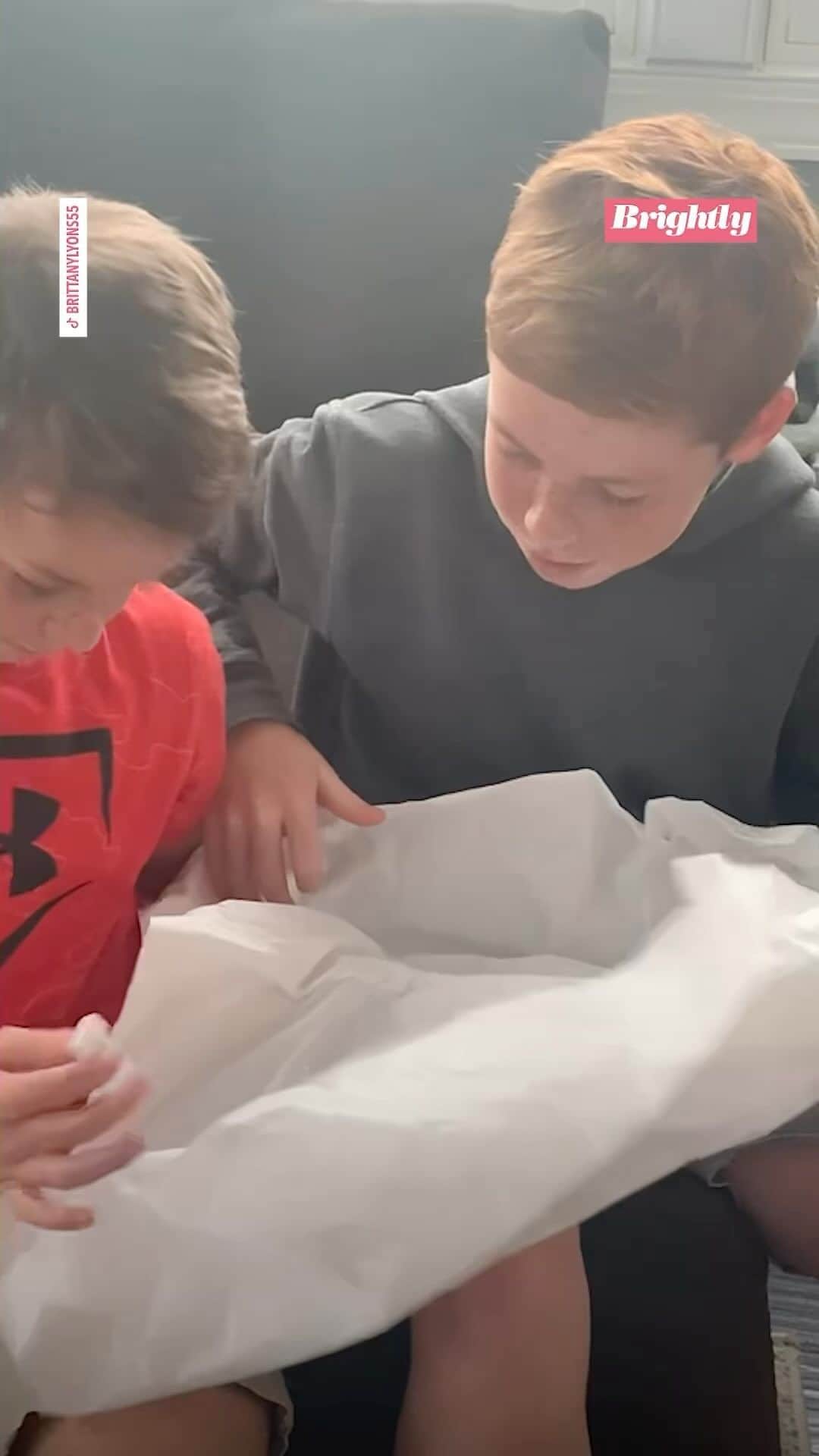 Good Morning Americaのインスタグラム：「These young boys have an emotional reaction to finding out that their mom is pregnant! 🥹❤️  #Brightly #GoodNews #Family #Pregnancy」