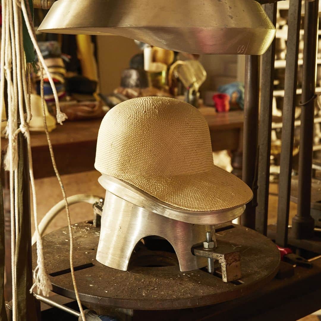 レナード プランクのインスタグラム：「New suggestions of style. Get inspired by Reinhard's art of hat making.  Discover all styles on reinhardplank.it  #reinhardplank #hatmaker #hat #artist #guru #fall2023」