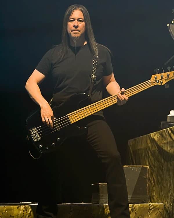 Queensrycheのインスタグラム：「#tbt - Eddie at the Dodge Theater in Phoenix, Arizona circa 2009 (photo credit Lauri Svendsen) #queensryche #arizona #eddiejackson #edbass #onetake #bassist #talented #throwbackthursday #badass #coolaf」