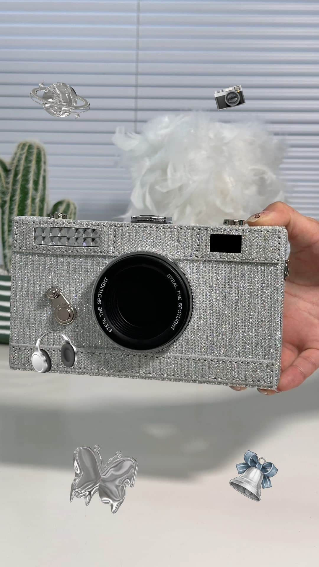 SHEINのインスタグラム：「Remember when everything was secretly cake? Well now they're handbags 📸💄👜 But we're purse-onally okay with that 👝✨   🔎 16871314 13051364 4610057 12734599 1013996  #SHEIN #SHEINforAll #SHEINstyle #fashion #chic」