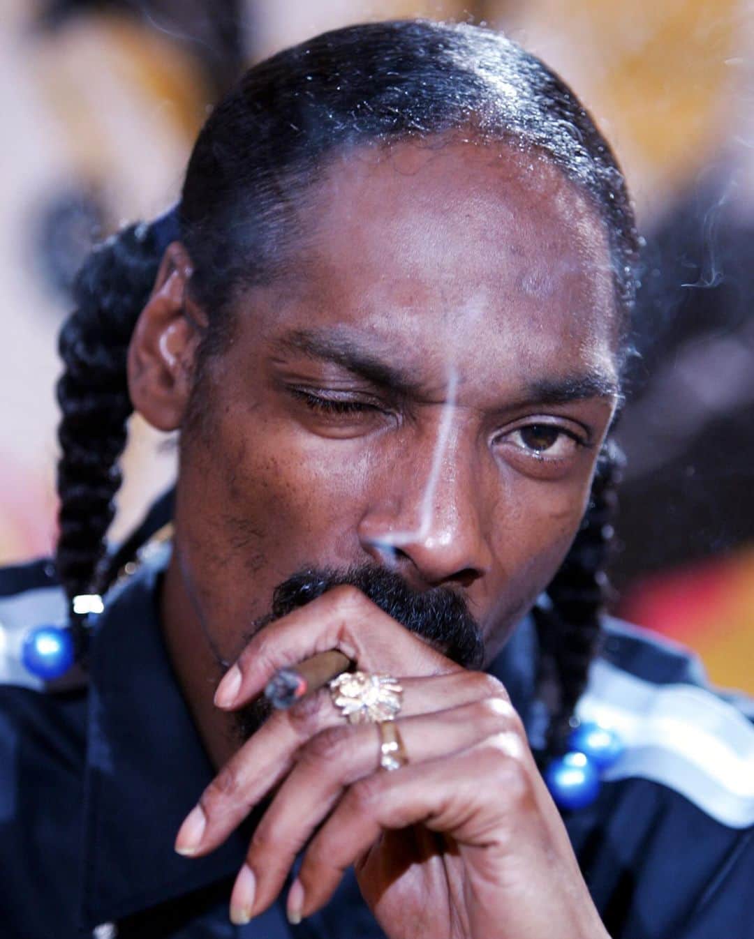 COMPLEXさんのインスタグラム写真 - (COMPLEXInstagram)「Is it the end of an era for #SnoopDogg? 💨💨   He says he’s officially “giving up smoke.”」11月17日 2時38分 - complex