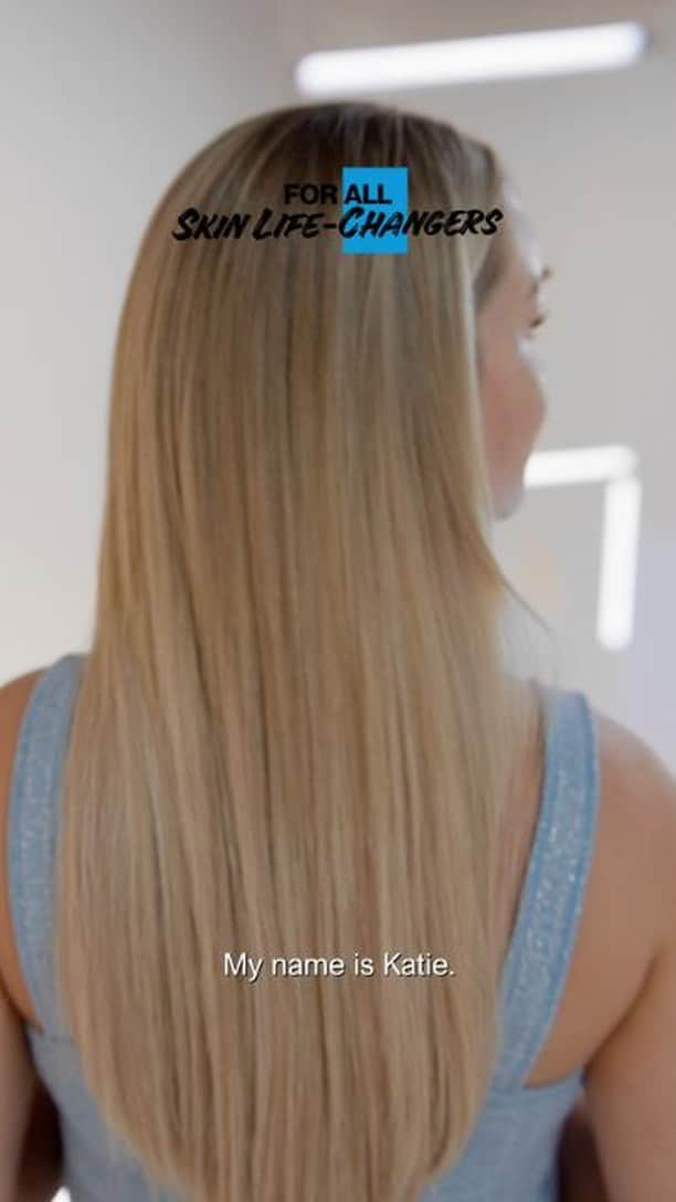 La Roche-Posayのインスタグラム：「Here are our inspiring skin life-changers : a group of people sharing their own skin stories and opening up about skin pathologies. We see skin issues like acne-prone skin, scarred skin, but mostly we see love, beauty and pride through powerful testimonials. Do you have a story you want to share with us? Please send us a DM with the #skinlifechangers. 💌  All languages spoken here! Feel free to talk to us at anytime. #larocheposay #scars #oncology #acneproneskin Global official page from La Roche-Posay, France.」