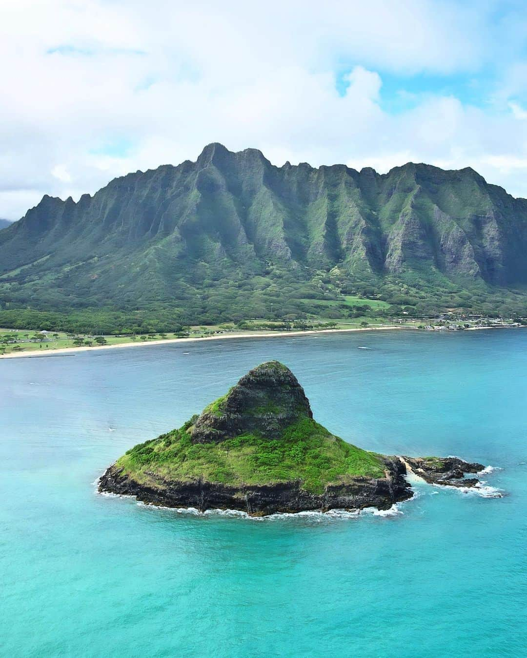 shihoさんのインスタグラム写真 - (shihoInstagram)「💚⛰️💚⛰️💚 ・ 📍Chinaman's Hat ・ #hawaii#islandofoahu#oahu#ハワイ#trip #オアフ島#travel#loco_hawaii#travel_jp #funtorip#タビジョ#旅MUSE#genic_travel #genic_mag#たびねす#旅行#genic_hawaii #chinamanshat#beach#ocean#oahuhawaii #tabijyomap_hawaii#lealeahawaii#2023」11月17日 12時06分 - shiho.ga8