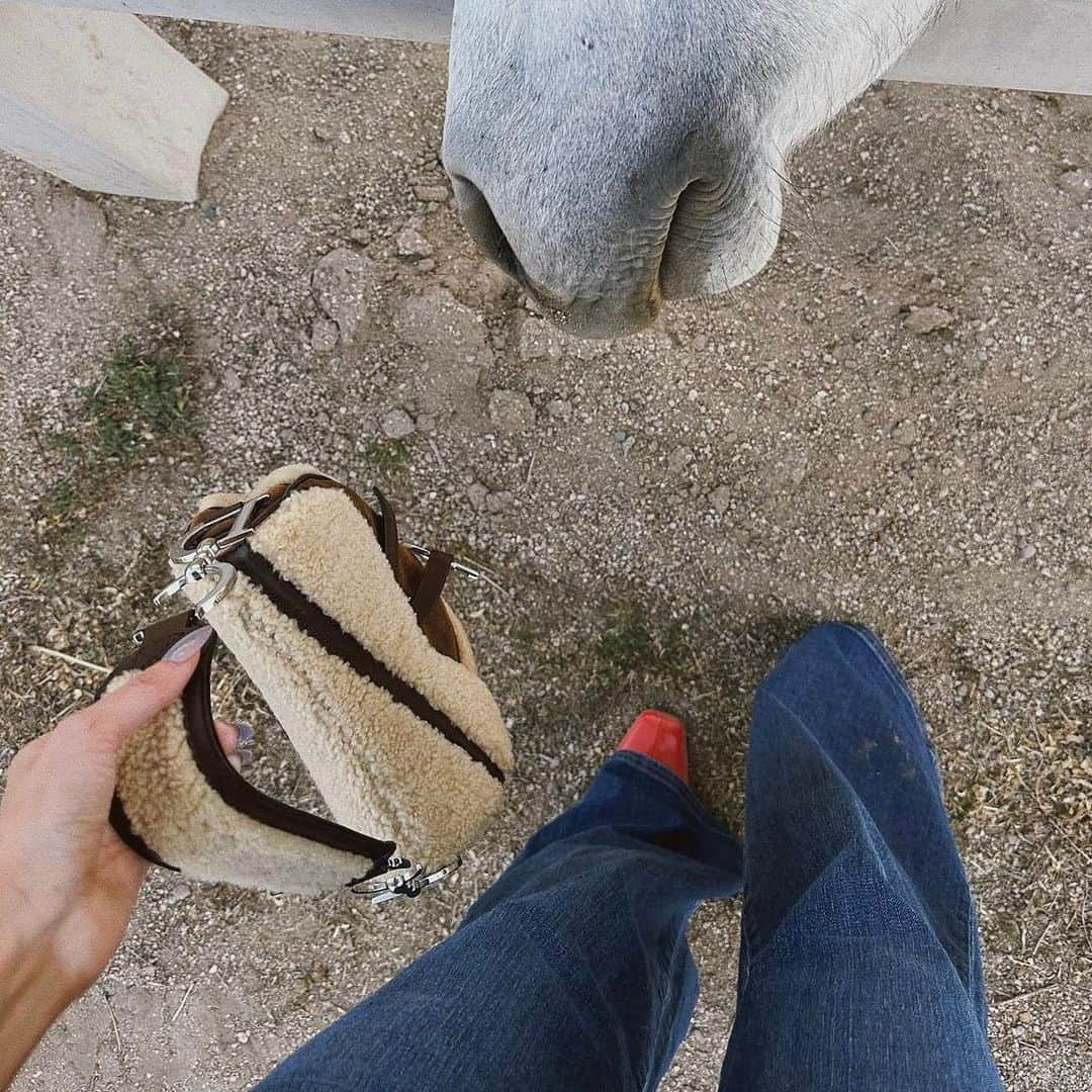 Vintage Brand Boutique AMOREのインスタグラム：「@moorrgs with the Dior 2005 Mouton Fur Saddle Bag from @amore_tokyo 🎠  📷 @moorrgs」