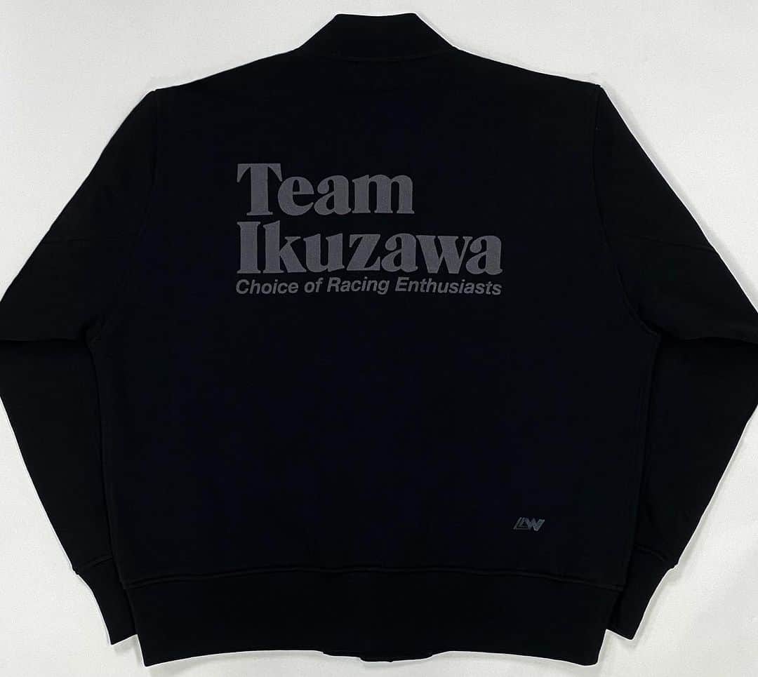 ループウィラーさんのインスタグラム写真 - (ループウィラーInstagram)「. 「LOOPWHEELER for Team Ikuzawa」 本日よりLOOPWHEELER for Team  Ikuzawa 3型を発売致します。 1型目はLOOPWHEELER for Team  Ikuzawa スタジャンになります。 素材はLWライト30/9吊り裏毛を使用しています。 カラーはグレーメランジとブラックの2カラー展開となります。 サイズはS〜XLまでの4サイズ展開で販売価格は55,000円(税込)となります。  是非ご覧ください。  Today, we are launching the LOOPWHEELER for Team Ikuzawa. The first model is the LOOPWHEELER for Team Ikuzawa Stadium Jacket. We use LW Light 30/9 fabric as the material. It comes in two colors: Grey Melange and Black. Sizes range from S to XL, and the selling price is 55,000 yen (tax included).  Please have a look.  #teamikuzawa #loopwheelersendagaya  #loopwheeler #tsuriami #sweat #ループウィラー千駄ヶ谷 #ループウィラー #吊り編み #スウェット」11月17日 12時10分 - loopwheeler_official