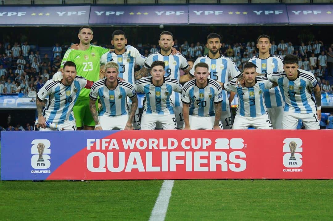 ダミアン・マルティネスのインスタグラム：「Hoy no fue nuestro día , a veces siempre es bueno volver a levantarse #vamospormas #gracias🇦🇷❤️」