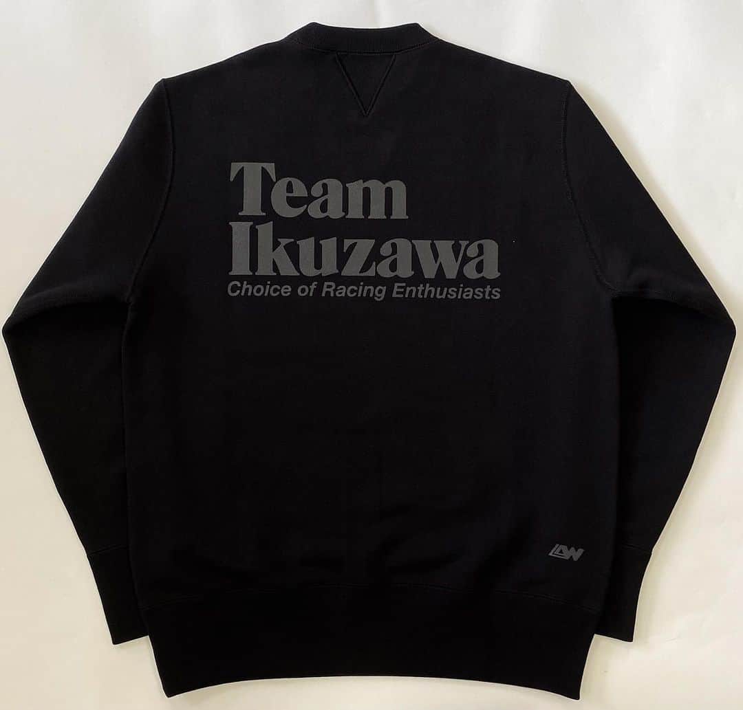 ループウィラーさんのインスタグラム写真 - (ループウィラーInstagram)「. 「LOOPWHEELER for Team Ikuzawa」 本日よりLOOPWHEELER for Team  Ikuzawa 3型を発売致します。 2型目はLOOPWHEELER for Team  Ikuzawa クルースウェットになります。 素材はLWライト30/6吊り裏毛を使用しています。 カラーはグレーメランジとブラックの2カラー展開となります。 カラーはグレーメランジとブラックの2カラー、サイズはS~XXLまでの5サイズ展開となり販売価格は33,000円（税込）となります。  是非ご覧ください。  The second model is the LOOPWHEELER for Team Ikuzawa Crew Sweat. We use LW Light 30/6 fabric as the material.  This time, we are using the tubular body of our basic series, which is rarely used for items other than originals, as a mark of respect to Team Ikuzawa.  It comes in two colors: Grey Melange and Black. Available in five sizes from S to XXL, the selling price is 33,000 yen (tax included).  Please take a look.  #teamikuzawa #loopwheelersendagaya  #loopwheeler #tsuriami #sweat #ループウィラー千駄ヶ谷 #ループウィラー #吊り編み #スウェット」11月17日 12時11分 - loopwheeler_official