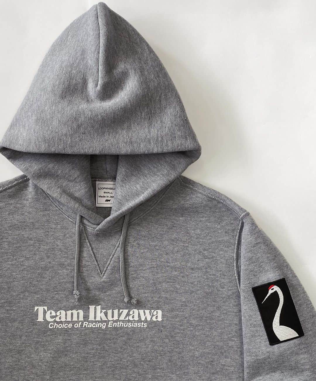 ループウィラーさんのインスタグラム写真 - (ループウィラーInstagram)「. 「LOOPWHEELER for Team Ikuzawa」 本日よりLOOPWHEELER for Team  Ikuzawa 3型を発売致します。 3型目はLOOPWHEELER for Team  Ikuzawa プルオーバーフーディになります。 素材はLWベーシック丸胴30/6吊り裏毛を使用しています。 パターンはLW05をベースにしております。 カラーはグレーメランジとブラックの2カラー展開となります。 サイズはS〜XXLまでの5サイズ展開で販売価格は35,200円(税込)となります。  是非3型併せてご覧ください。  The third model is the LOOPWHEELER for Team Ikuzawa Pullover Hoodie. We use LW Basic Tubular 30/6 hanging back fabric as the material.  This time, we are using the tubular body of our basic series, which is rarely used for items other than originals, as a mark of respect to Team Ikuzawa.  The pattern is based on LW05. It comes in two colors: Grey Melange and Black. Sizes range from S to XXL, and the selling price is 35,200 yen (tax included).  Please take a look at all three models.  The pattern is based on LW05. It comes in two colors: Grey Melange and Black. Sizes range from S to XXL, and the selling price is 35,200 yen (tax included).  Please take a look at all three models.  #teamikuzawa #loopwheelersendagaya  #loopwheeler #tsuriami #sweat #ループウィラー千駄ヶ谷 #ループウィラー #吊り編み #スウェット」11月17日 12時12分 - loopwheeler_official