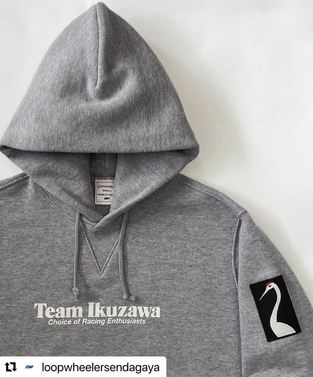 ループウィラーさんのインスタグラム写真 - (ループウィラーInstagram)「.  大阪店も本日より販売開始です！  .  #Repost @loopwheelersendagaya with @use.repost ・・・ . 「LOOPWHEELER for Team Ikuzawa」 本日よりLOOPWHEELER for Team  Ikuzawa 3型を発売致します。 3型目はLOOPWHEELER for Team  Ikuzawa プルオーバーフーディになります。 素材はLWベーシック丸胴30/6吊り裏毛を使用しています。 パターンはLW05をベースにしております。 カラーはグレーブラックの2カラー展開となります。 サイズはS〜XXLまでの5サイズ展開で販売価格は35,200円(税込)となります。  是非3型併せてご覧ください。  #teamikuzawa #loopwheelerosaka  #loopwheeler #tsuriami #sweat #ループウィラー大阪  #ループウィラー #吊り編み #スウェット」11月17日 12時24分 - loopwheelerosaka