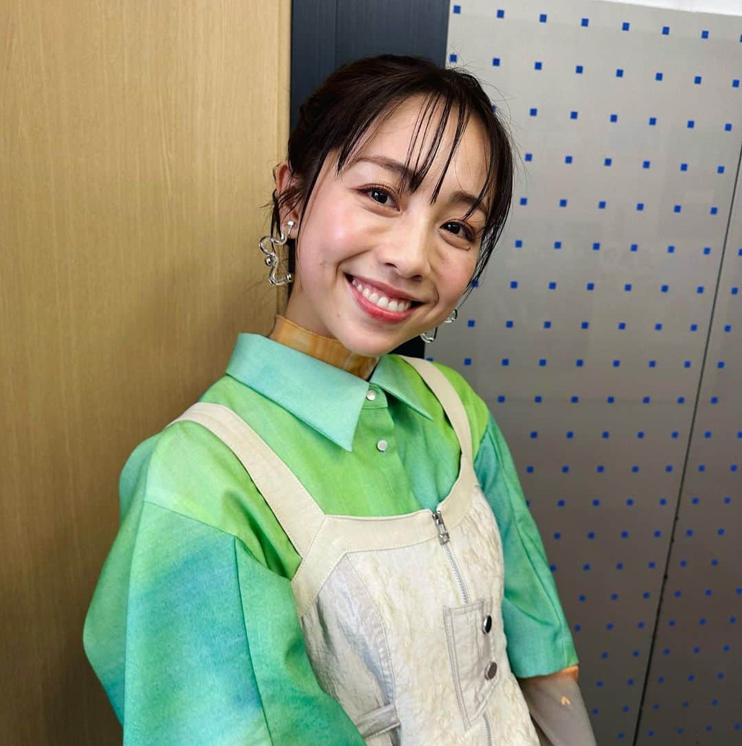 鈴木あきえのインスタグラム：「フジテレビ『ノンストップ！』生放送☺︎ ありがとうございました🤍💚  番組で紹介されていた言葉遣いの本、 早速ポチってしまいましたよ。笑  またシェアしますね🧡  いつもありがとうございます😊💗  こちらはまだ雨風が強いです🌧️ 皆さんもどうかお気をつけて🤝💓」