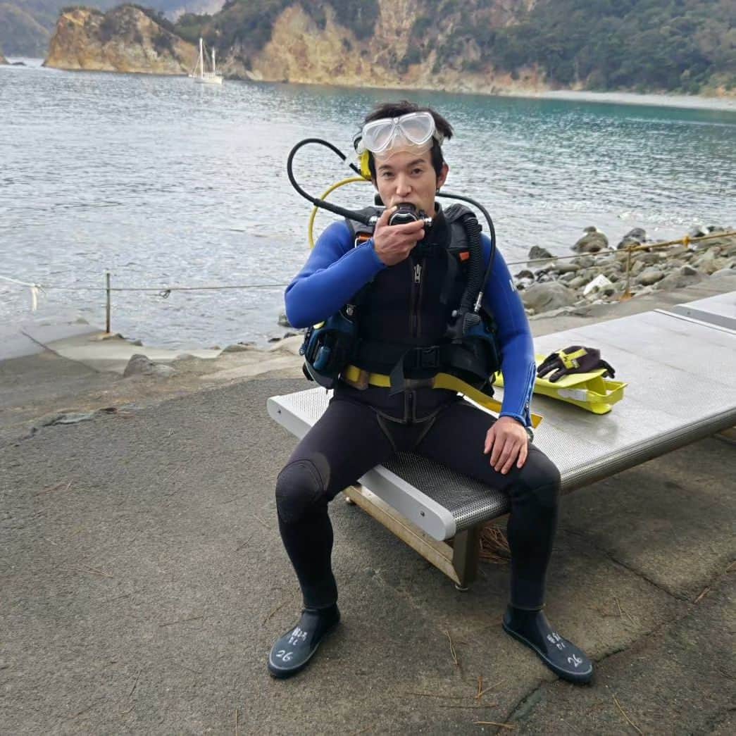 浅利陽介さんのインスタグラム写真 - (浅利陽介Instagram)「12/6(水)よる9時BS-TBS #松下洸平 さんがご案内 『お魚天国！西伊豆ダイビング 松下洸平×浅利陽介 にっこり旅』  #美しい日本に出会う旅  西伊豆を堪能してきましたよー 海の中での出会いもありまして、こーへーがどんな、ナレーションしてんのか楽しみでーす」11月17日 12時29分 - yosuke_asari_official