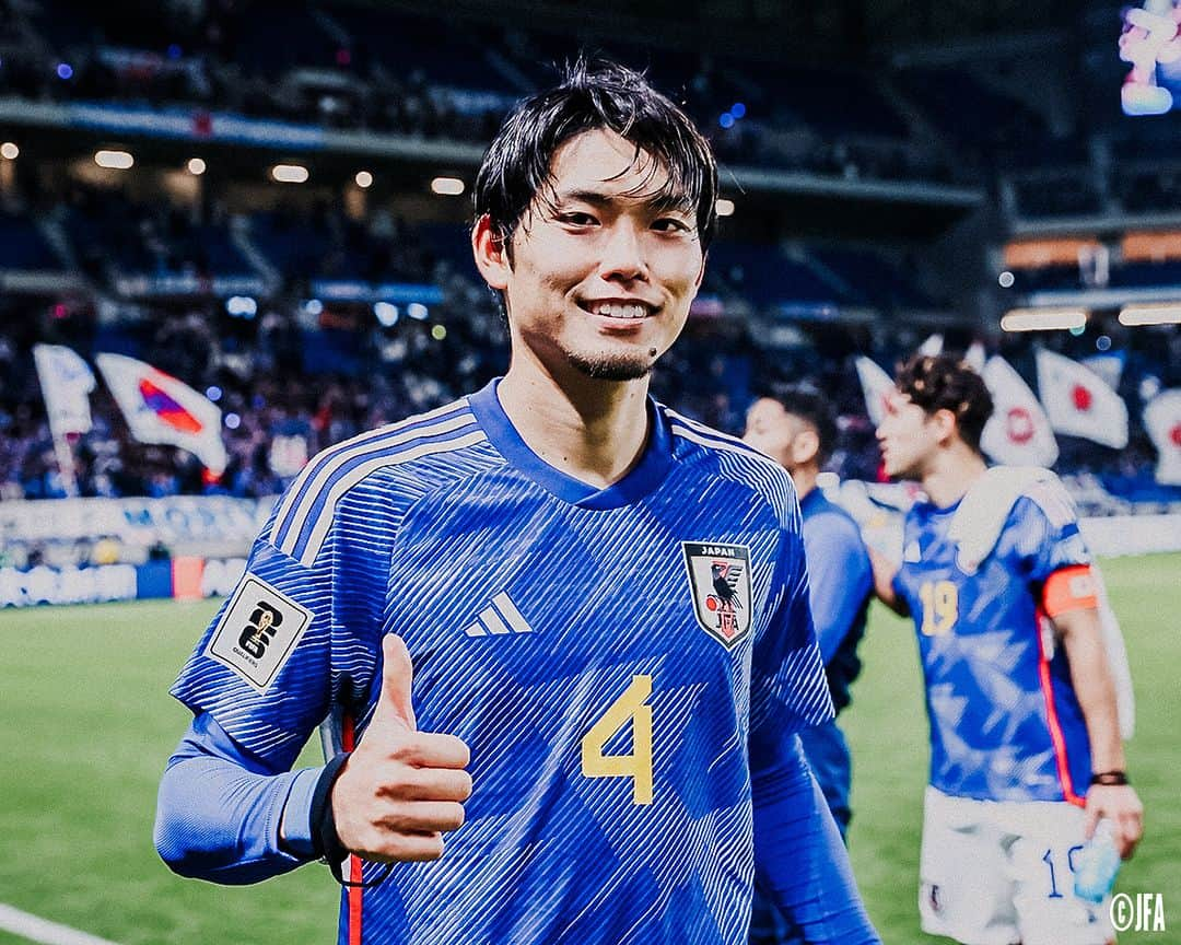 Ｊリーグさんのインスタグラム写真 - (ＪリーグInstagram)「快勝で白星発進👏✨  FIFAワールドカップ2026アジア2次予選 初戦に勝利した日本代表の試合後のオフショットをお届け🇯🇵📸  日本代表は次節、日本時間11月21日にアウェイでシリアと対戦します🔥  #上田綺世 #相馬勇紀 #谷口彰悟 #堂安律 #南野拓実 #毎熊晟矢 #中山雄太 #菅原由勢 #久保建英 #守田英正 #大迫敬介 #前川黛也 #町田浩樹   #サッカー日本代表 #daihyo #日本代表  #Jリーグ #jleague #サッカー #soccer #football #J30」11月17日 12時32分 - jleaguejp