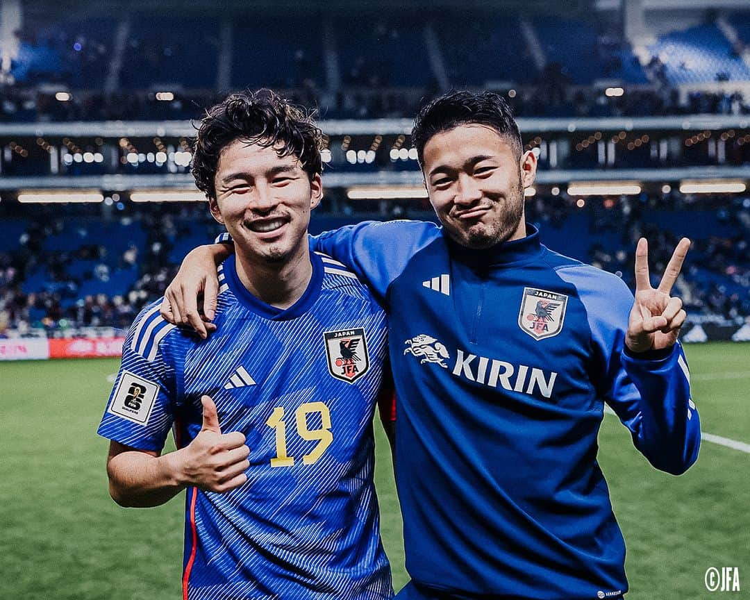 Ｊリーグさんのインスタグラム写真 - (ＪリーグInstagram)「快勝で白星発進👏✨  FIFAワールドカップ2026アジア2次予選 初戦に勝利した日本代表の試合後のオフショットをお届け🇯🇵📸  日本代表は次節、日本時間11月21日にアウェイでシリアと対戦します🔥  #上田綺世 #相馬勇紀 #谷口彰悟 #堂安律 #南野拓実 #毎熊晟矢 #中山雄太 #菅原由勢 #久保建英 #守田英正 #大迫敬介 #前川黛也 #町田浩樹   #サッカー日本代表 #daihyo #日本代表  #Jリーグ #jleague #サッカー #soccer #football #J30」11月17日 12時32分 - jleaguejp