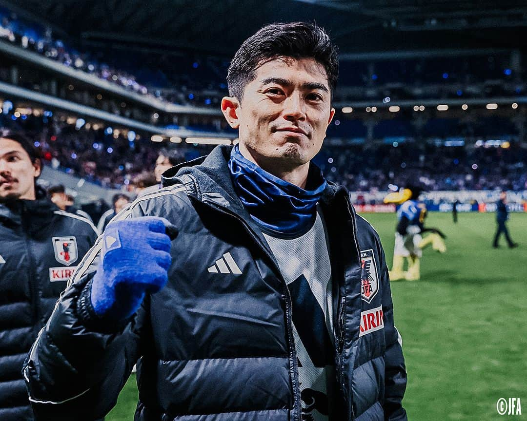 Ｊリーグさんのインスタグラム写真 - (ＪリーグInstagram)「快勝で白星発進👏✨  FIFAワールドカップ2026アジア2次予選 初戦に勝利した日本代表の試合後のオフショットをお届け🇯🇵📸  日本代表は次節、日本時間11月21日にアウェイでシリアと対戦します🔥  #上田綺世 #相馬勇紀 #谷口彰悟 #堂安律 #南野拓実 #毎熊晟矢 #中山雄太 #菅原由勢 #久保建英 #守田英正 #大迫敬介 #前川黛也 #町田浩樹   #サッカー日本代表 #daihyo #日本代表  #Jリーグ #jleague #サッカー #soccer #football #J30」11月17日 12時32分 - jleaguejp