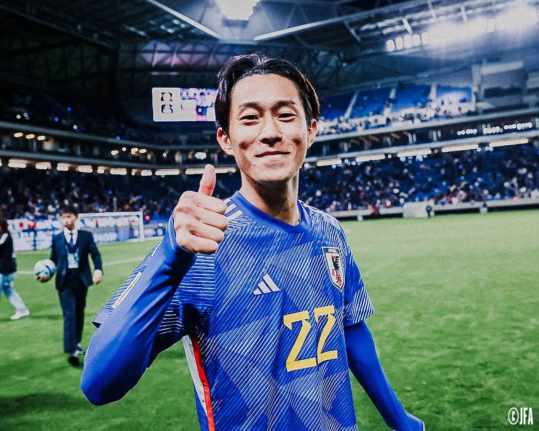 Ｊリーグさんのインスタグラム写真 - (ＪリーグInstagram)「快勝で白星発進👏✨  FIFAワールドカップ2026アジア2次予選 初戦に勝利した日本代表の試合後のオフショットをお届け🇯🇵📸  日本代表は次節、日本時間11月21日にアウェイでシリアと対戦します🔥  #上田綺世 #相馬勇紀 #谷口彰悟 #堂安律 #南野拓実 #毎熊晟矢 #中山雄太 #菅原由勢 #久保建英 #守田英正 #大迫敬介 #前川黛也 #町田浩樹   #サッカー日本代表 #daihyo #日本代表  #Jリーグ #jleague #サッカー #soccer #football #J30」11月17日 12時32分 - jleaguejp