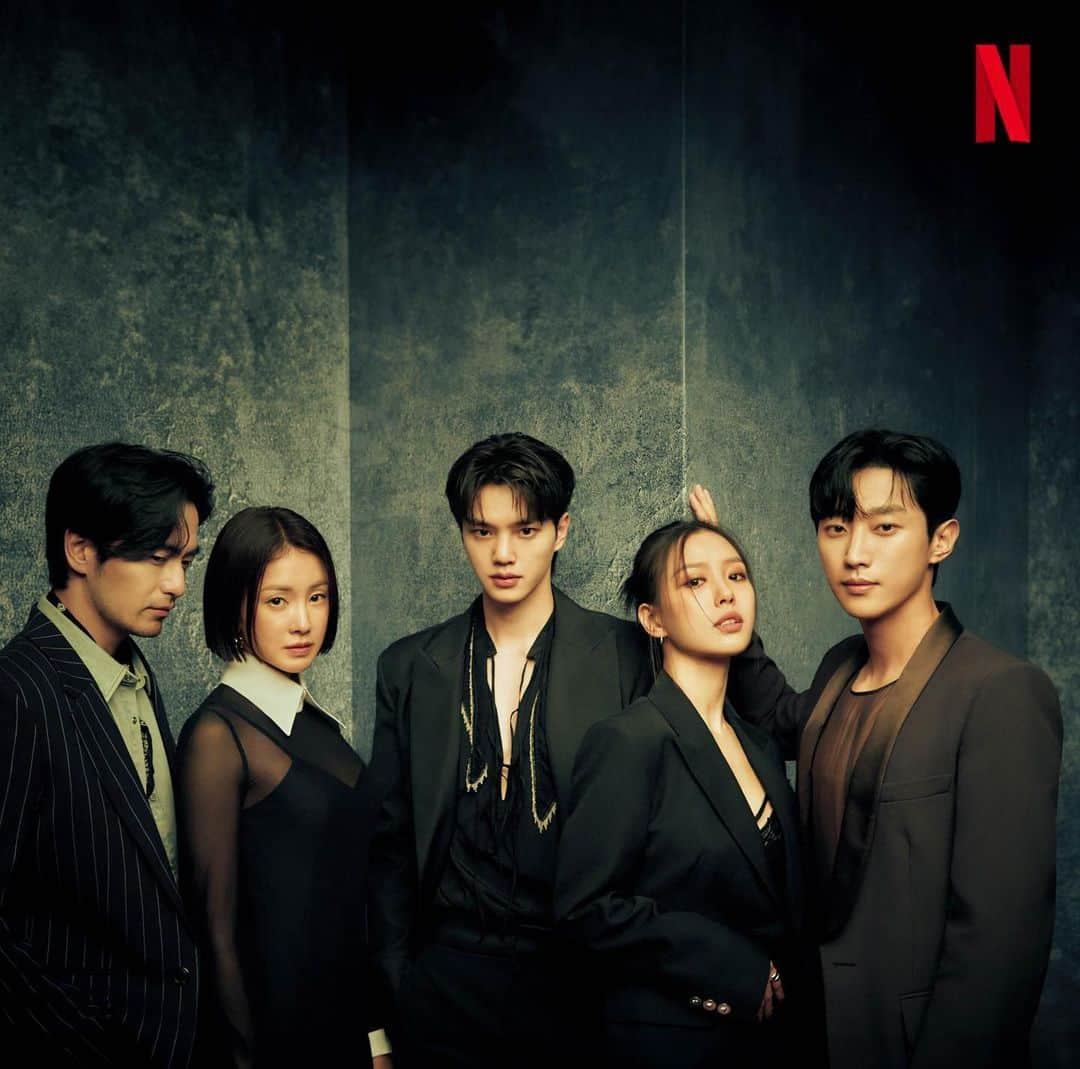 ジニョン のインスタグラム：「스위트홈 시즌2 얼마 안 남았네요!! 12월 1일 see you on netflix #sweethome #진영 @netflixkr #넷플릭스」