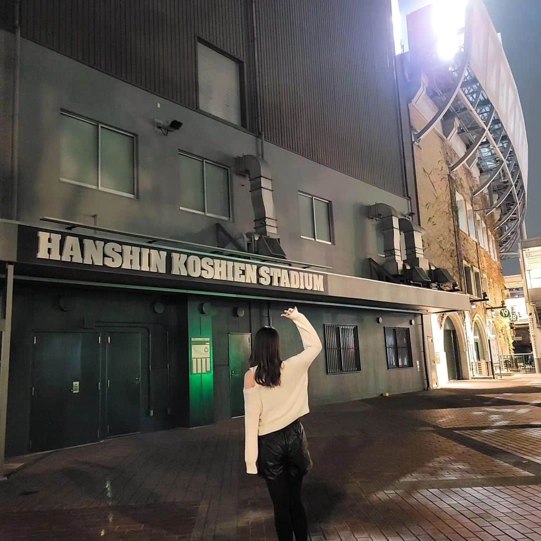酒井美佳のインスタグラム：「⁡ ⁡甲子園の前通ったので写メしてみた📸⁡ ⁡⁡ ⁡昨日は楽しかったぁ～～～🥰」