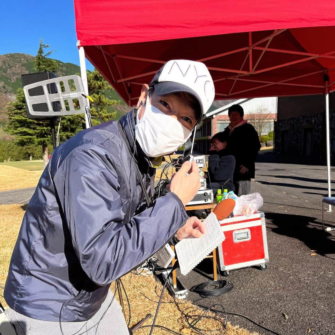 柴田聡さんのインスタグラム写真 - (柴田聡Instagram)「昨日は 大箱根カントリークラブで開催された Fヨコゴルフコンペ「第2回クキタカップ」にて 1番ホールでの参加者送り出しと コンペパーティーでの司会のお仕事♪  なので、前乗りして ススキ草原を走っていたのですw  今回はホズミンとクルミン3人で ゆる〜く参加選手コール！  去年と打って変わってw 最高の天候コンディション♪ 参加者だけでなく、 関係者みんなも終始笑顔^ ^ 天候一つでこんなにも違うものか、、  参加者の皆さん楽しんで頂き 有難うございました♪ そして、お疲れ様でした！！  #FMヨコハマ #ゴルフコンペ #クキタカップ #一年振り #藤田くんさん #久しぶりの  #ホズミン #初めましての #クルミン #今度は #前夜 #飲み過ぎ #注意 #笑笑」11月17日 12時53分 - satorushiba