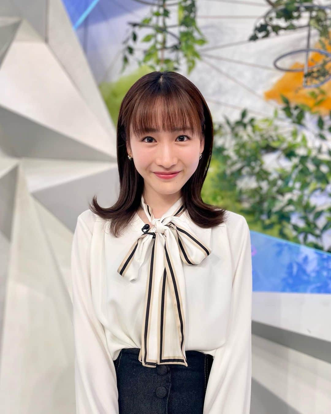 フジテレビ「めざまし8」さんのインスタグラム写真 - (フジテレビ「めざまし8」Instagram)「. 🦓きょうのきっしー🦓 。*⑅୨୧┈┈┈┈┈┈┈┈┈┈┈ ୨୧⑅*。  新しいポーズに挑戦中のきっしー🐿  写真をチェック✅して「証明写真だこれ😂」となるも…  いやいや、かわいい💕ポーズのショットもバッチリ撮れていますよ📷😉✨  つねに挑戦する気持ちを忘れないきっしーでした💪 😤  #めざまし8　#岸本理沙  ::::::::::୨୧::::::::::୨୧::::::::::୨୧:::::::::::  🦓トップス @tonal_official  🖤スカート @an_another_angelus_official  ✨アクセサリー @muk_tokyo  #めざまし8 #岸本理沙 #きっしー #衣装 #fashion #fashionstyle #ootd」11月17日 12時56分 - mezamashi8.tv