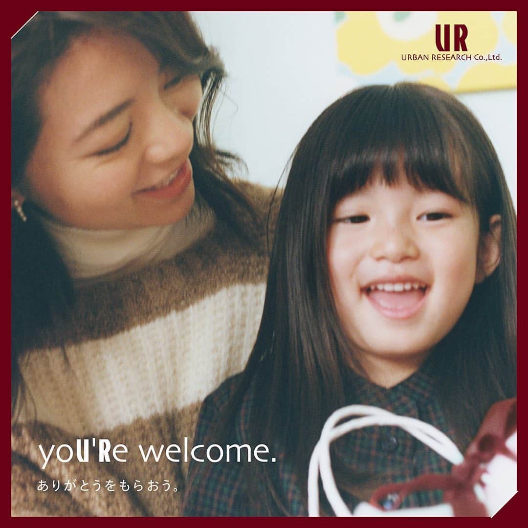 SMELLYのインスタグラム：「yoU’Re welcome  ありがとうをもらおう  URBAN RESEARCHでは、心温まるホリデーキャンペーンスペシャルコンテンツを公開しております。  本来は贈る人しか見られない、贈られた人の表情を切り取り、「自分も大切な人にプレゼントを贈ろう」「身近な大切な人が喜ぶ顔を、自然と思い浮かべてしまう」そんなサプライズで撮影されたムービーや写真と共にホリデーシーズンを盛り上げます。  今年のギフトは「URBAN RESEARCHで」 皆様の素敵なホリデーをお手伝いさせて頂きます❄️  🎁ラッピング・ギフトBOX 無料 アーバンリサーチグループの各店舗では、ホリデーキャンペーン期間中ラッピング・ギフトBOXを無料で承ります。  実施期間：11月17日 (金) 〜 12月25日 (月)  #ur_welcome  #ありがとうをもらおう #holiday #ギフト#urbanresearch」