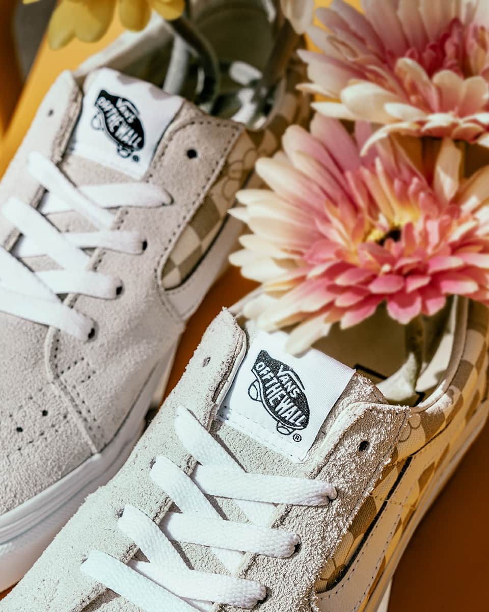 Vans Philippinesさんのインスタグラム写真 - (Vans PhilippinesInstagram)「The Freshest Florals for Your Next Street Sesh: Sk8-Low Floral Check 🌺  Get ready to ride in style with this legendary Sk8-Hi vibe, now rockin' that low-top game. Still rep the iconic sidestripe look, a cool twist on that classic style we all love. 🛹 With the same mix of canvas and suede, these low-tops keep it chill.   Get this to our select Vans stores or get a pair through our chat store link in bio.」11月17日 12時59分 - vansphilippines