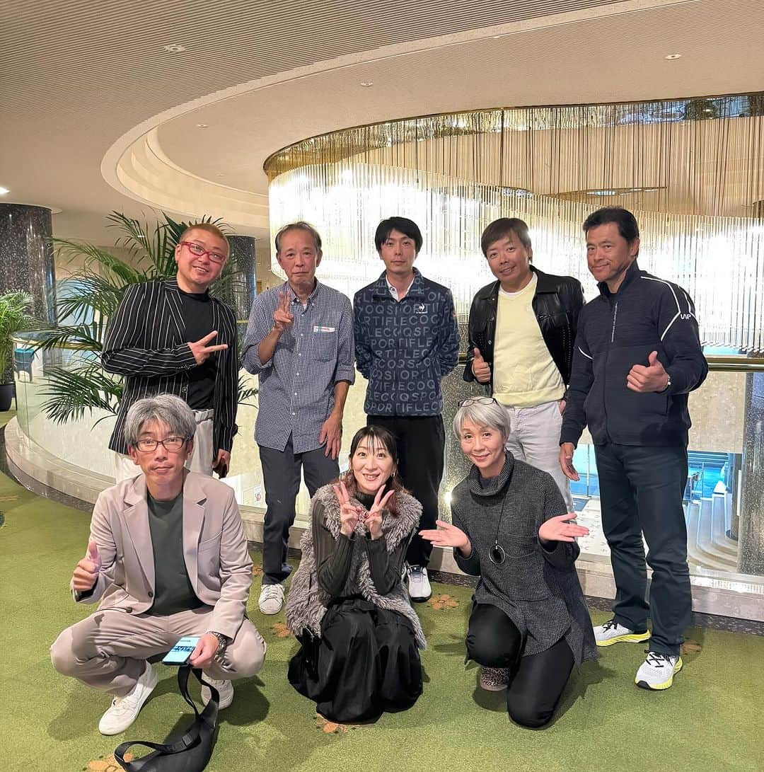 西尾夕紀さんのインスタグラム写真 - (西尾夕紀Instagram)「最近ゴルフコンペ⛳️🏌️‍♀️もお声掛け頂く機会も増え…。  先日はベルセルバCC市原コースにて 楽しくプレーさせて頂きました！！  ・小岩親睦ゴルフコンペ⛳️ ・横急カップ⛳️  ベルセルバCC市原コースは 歌手＆ものまねの栗田けんじさんの ゴルフコンペにお招き頂いてからの縁で どこよりも1番ラウンドする事の多い場所なので すが何回行っても上手く🏌️‍♀️できないもので…🤣  まっ😅 秋のラウンドも寒さ対策しながら頑張ってますっ☺️  小岩親睦ゴルフコンペは上手くハマらず⁇🥲 でしたが…。 横急カップでは、ニアピン賞＆6位という 成績で終わる事ができました！ 参加賞は大好きな崎陽軒の肉まん♡ そして、まい泉のおかきとポークジャーキー🩷 表彰式も少し歌わせて頂きまして また交流も増えましたよ♡  栗田先生！！(先生と呼ばせて貰ってます😅) いつもご紹介頂き有難うございます☺️ #ベルセルバcc市原コース  #ゴルフ女子 #ものまね #ニアピン賞 #ブルーティーゴルフ」11月17日 13時02分 - yuki_nishio_